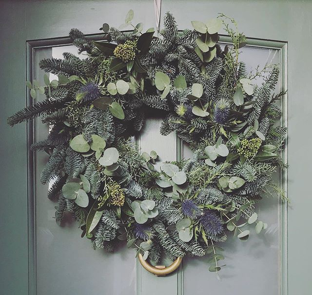 Our beautiful wreath for our first Christmas living back in the UK ❤️ (Thank you @harrietkingsford 🌿) And on that note, I cannot believe the end of the year is fast approaching and what a year it&rsquo;s been! Thank you to our lovely clients for the