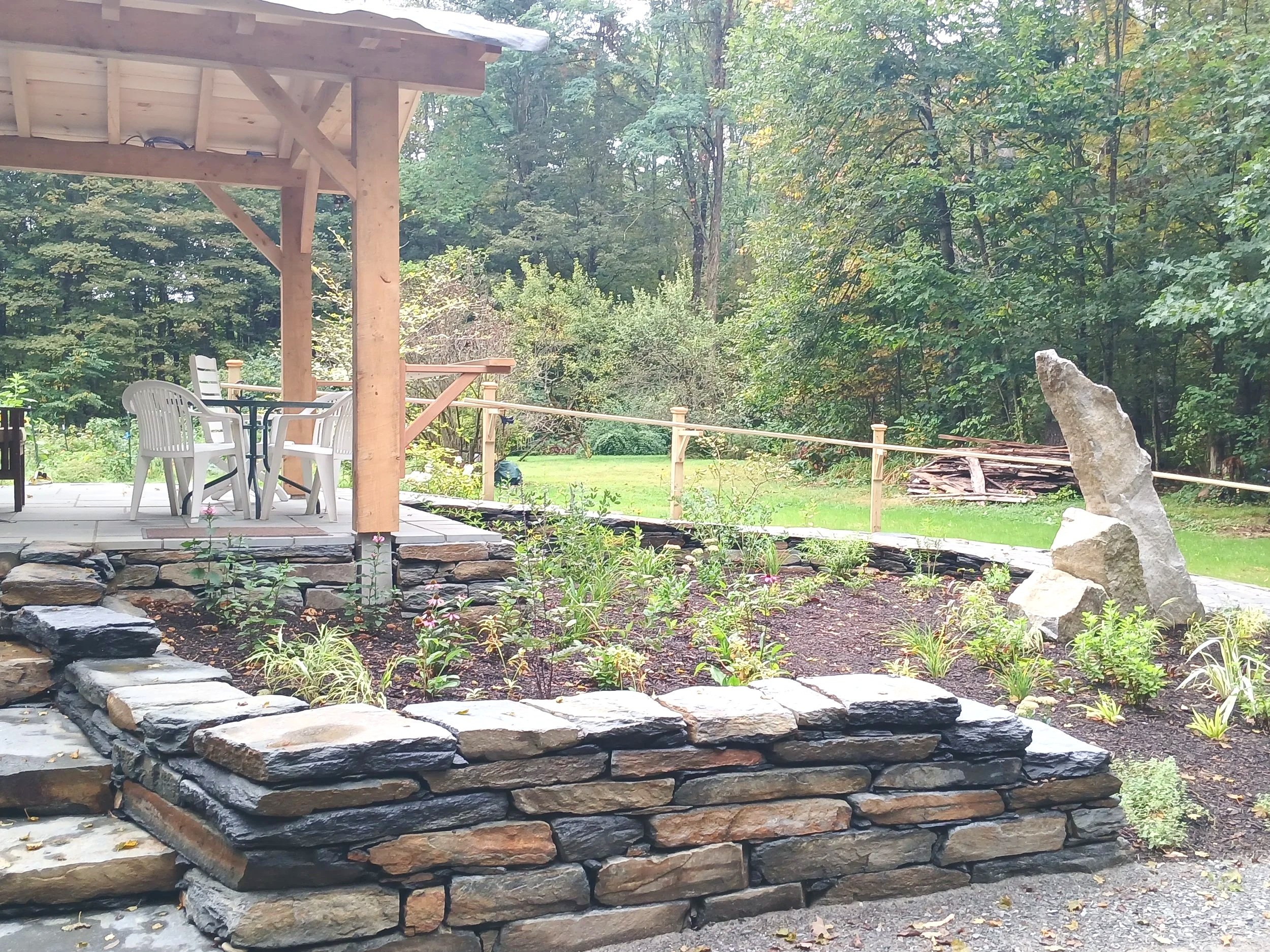 Freestanding natural stone wall