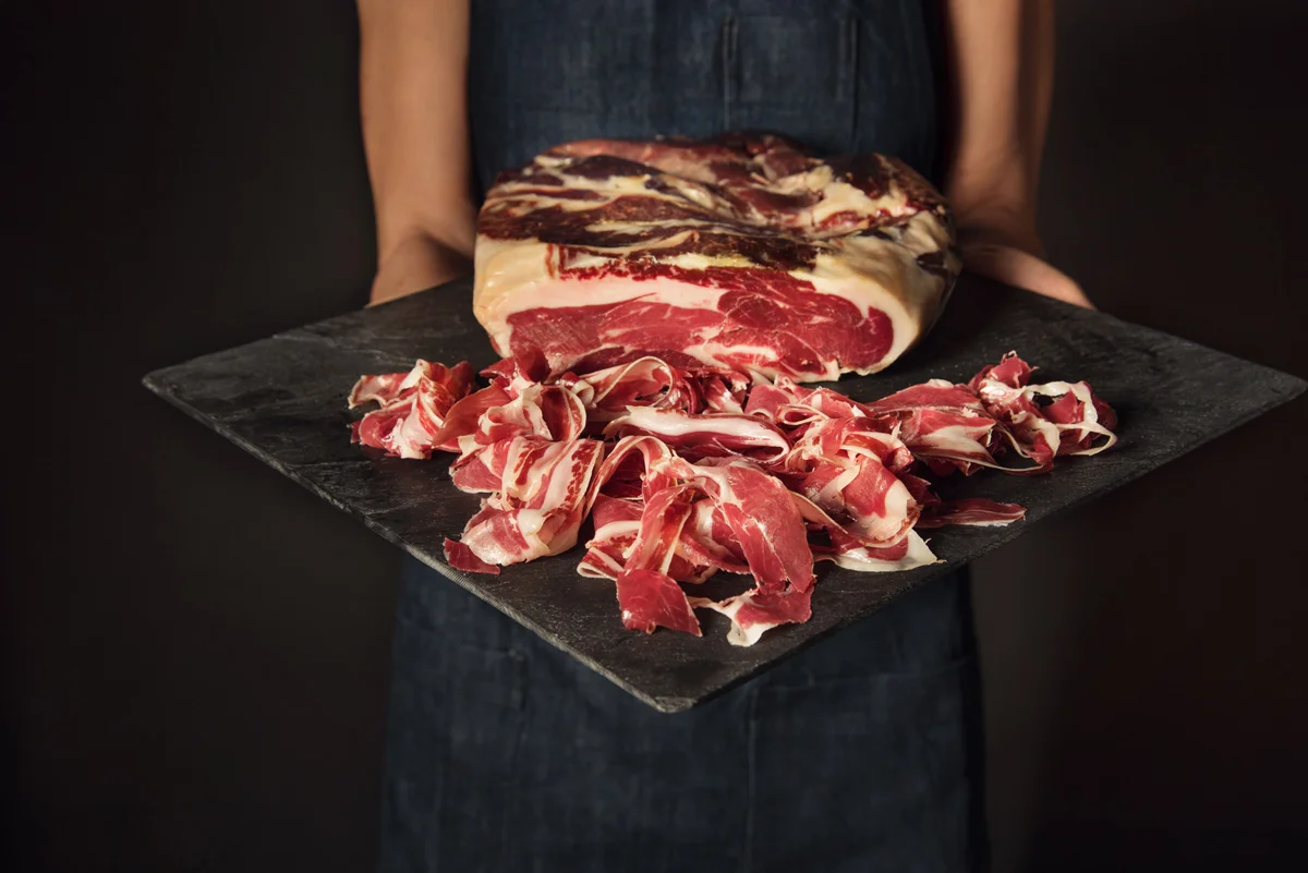 Iberico de Bellotta von 100% rassigen Iberico Schweinen von der Finca Dehasa in Andalusien von Ernestine & Hans-Gerd
