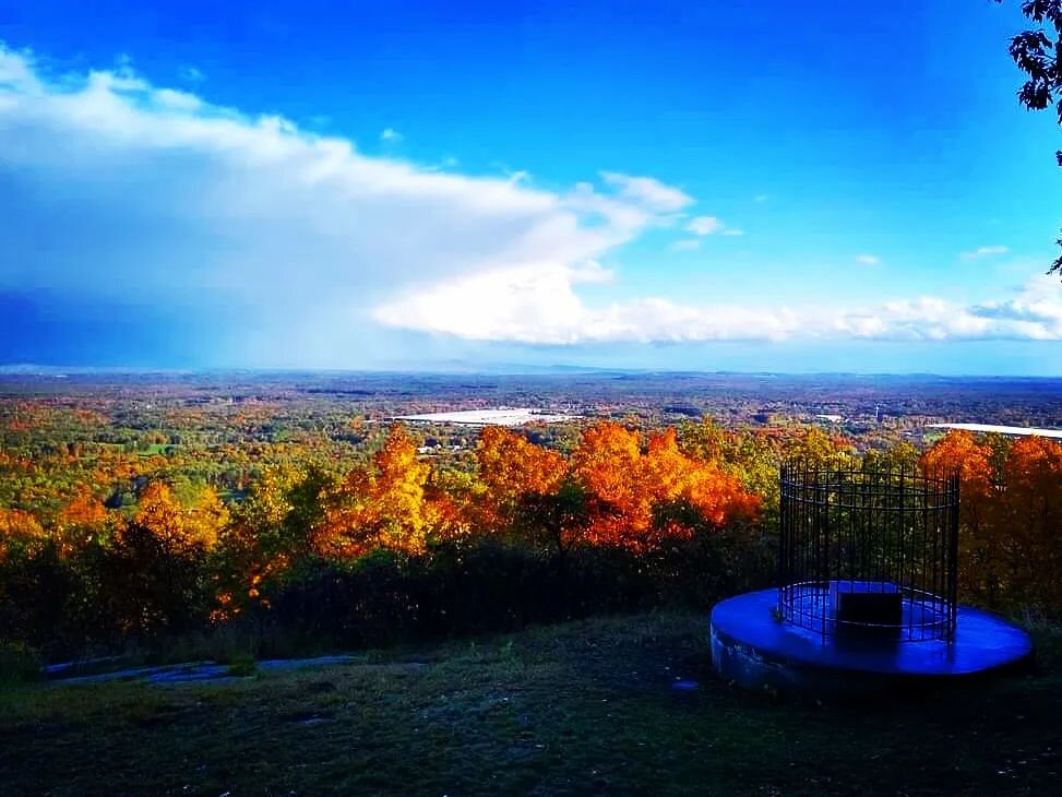 3 DAYS LEFT! 
Visit for near peak #fallcolors and the compelling #history of Mount McGregor before we close for the season at 4pm on 10/15🍂
👉In addition to Guided Tours throughout the day, the final tours of the season include the following special