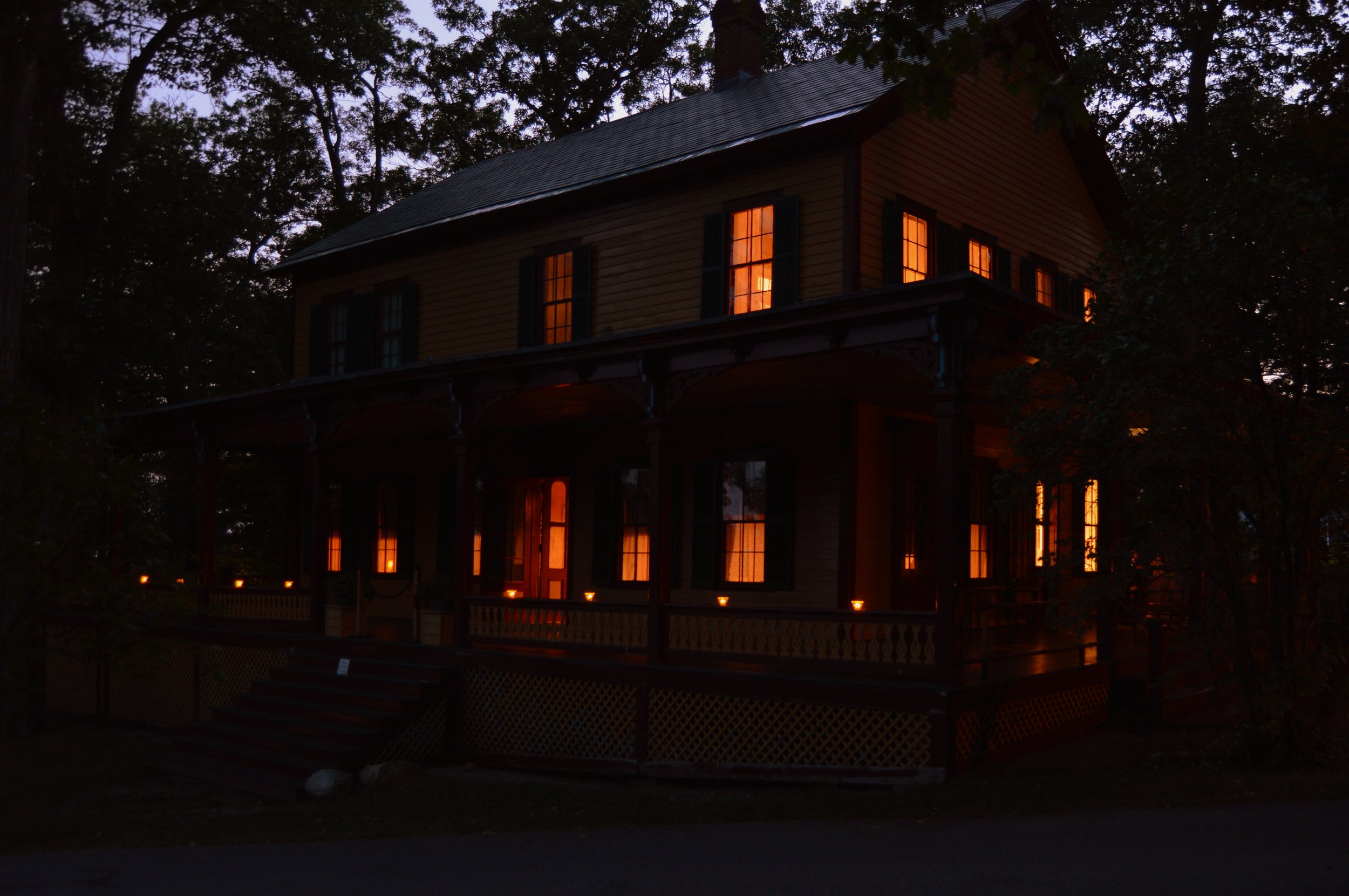 Lanternlight&nbsp;Victorian Mourning Tours