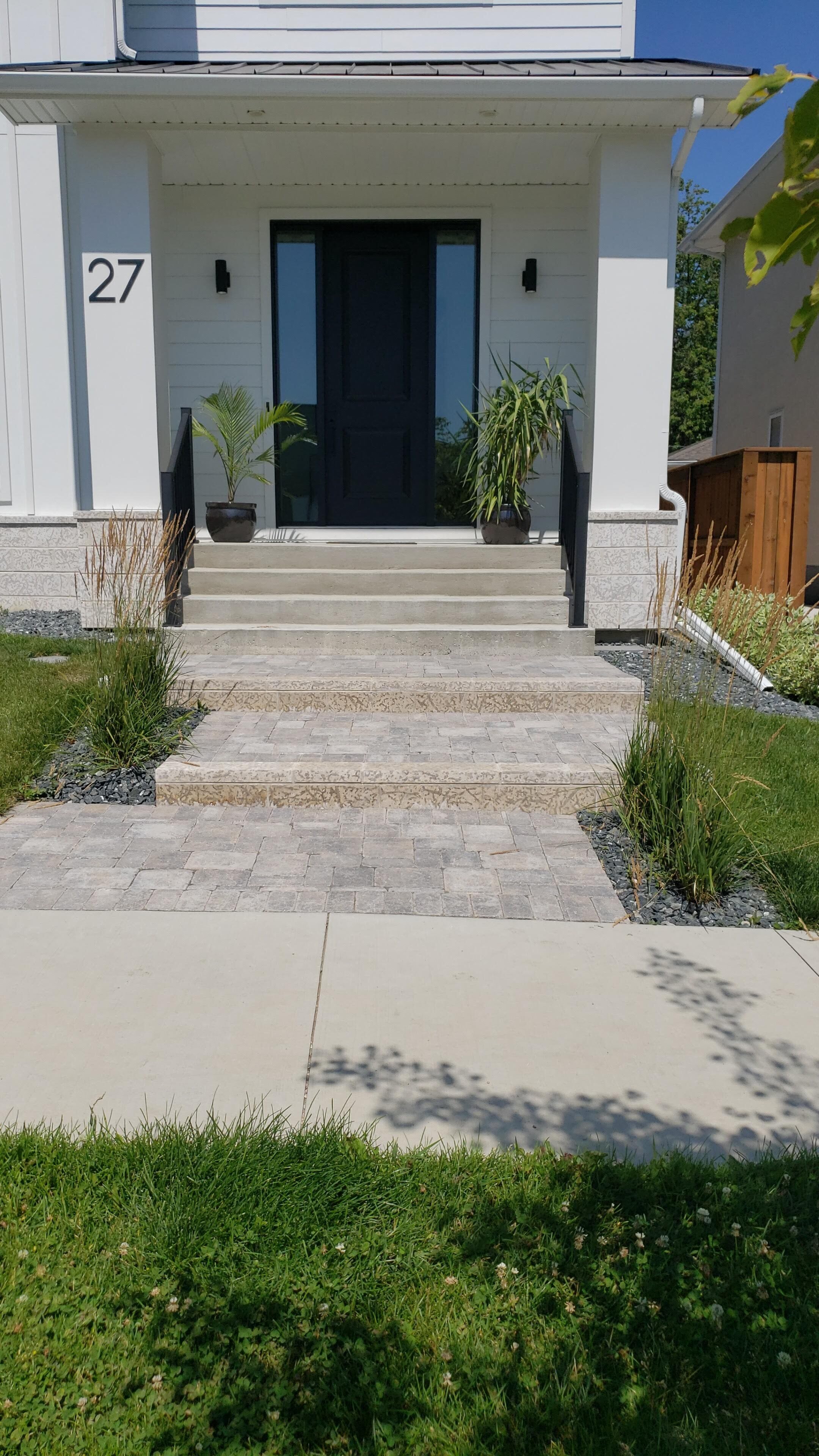 Paving stone contractor Winnipeg | Landscaping contractor