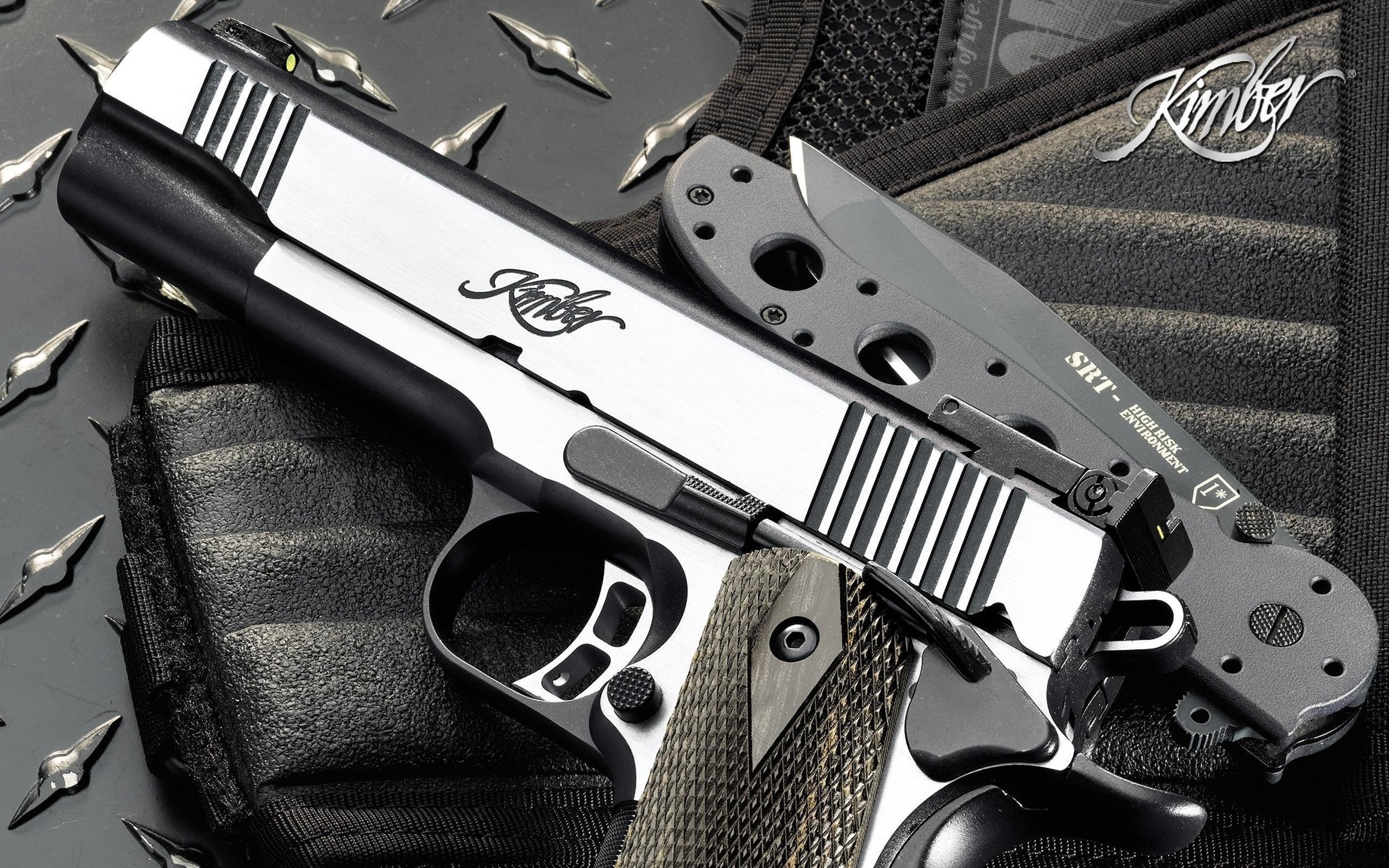 Weapons_Pistol_and_Knife_HD_Desktop_Photos.jpg