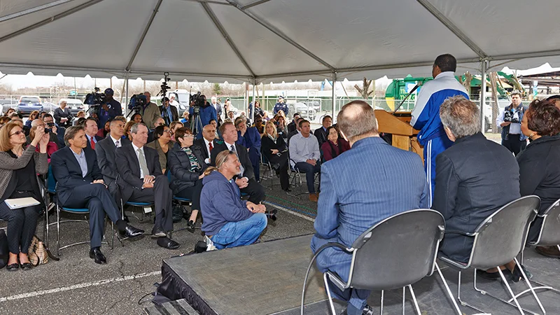 ribbon_cutting.htm_03.jpg