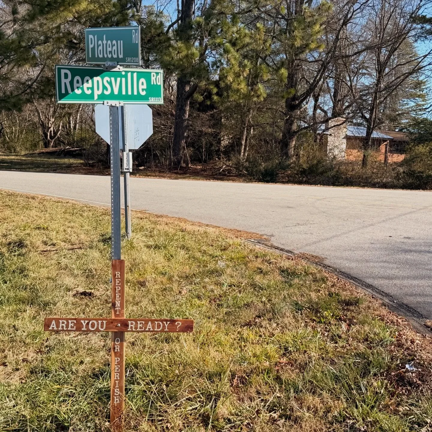 We expected more cold rain, but the sun is out and there&rsquo;s not a cloud in the sky. Why not walk Reepsville Road to Lincolnton! #thelongwalkusa