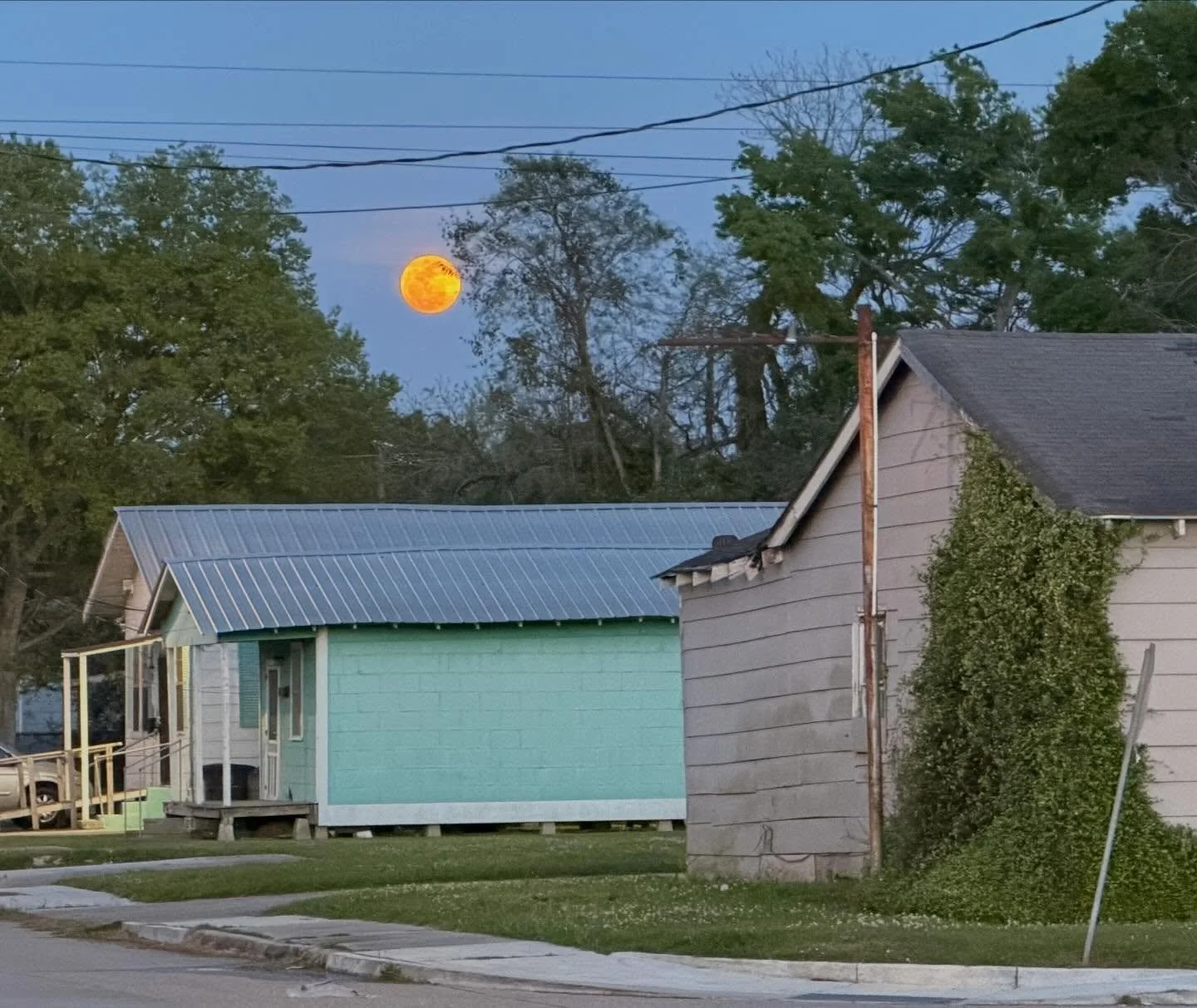 Nice moon tonight over Baton Rouge. Lots of Gospel encounters with LSU students on the levee this evening. Gave away a Bible too. #thelongwalkusa_bigriver