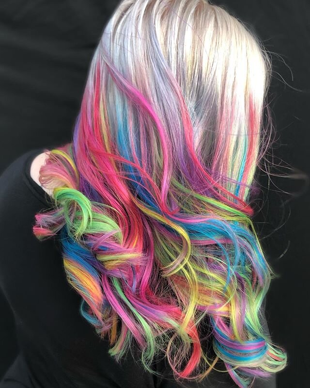 💙❤️💚 𝕮𝖍𝖗𝖔𝖒𝖆𝖙𝖎𝖈𝖆💗💛🖤
This color was heavily inspired by @ladygaga and the #chromatica Clans. We started painting the colors at the start of playing the album and finished at the end of it, a beautiful experience. We replaced the black fo