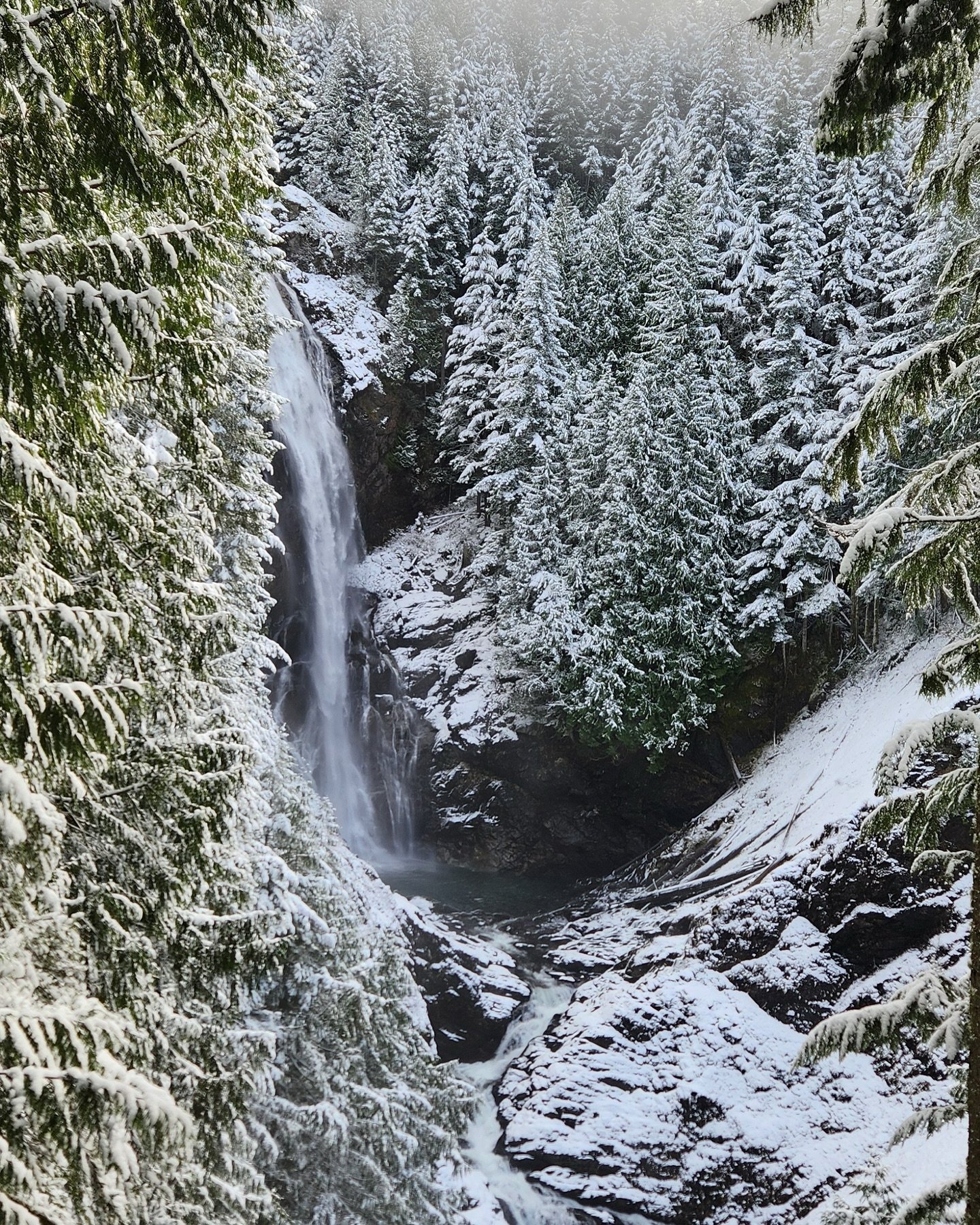 Wallace Falls is breathtaking in all seasons. This hike sits at a relatively low elevation which means it&rsquo;s the perfect hike in Winter and is avalanche free and a safe winter hike option. A light dusting of snow this week turned it into a magic