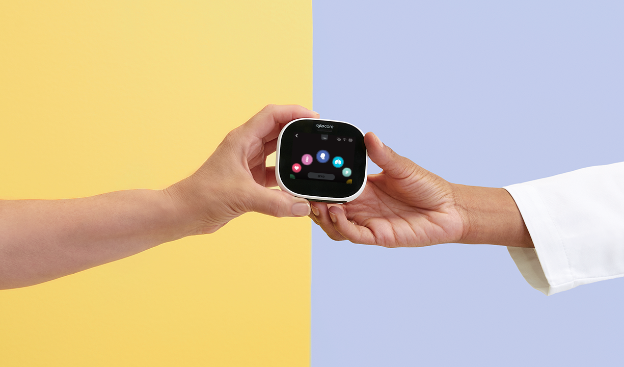 TytoCare_GettingBetter_HomeOffice_HandPassing_08_R1.png