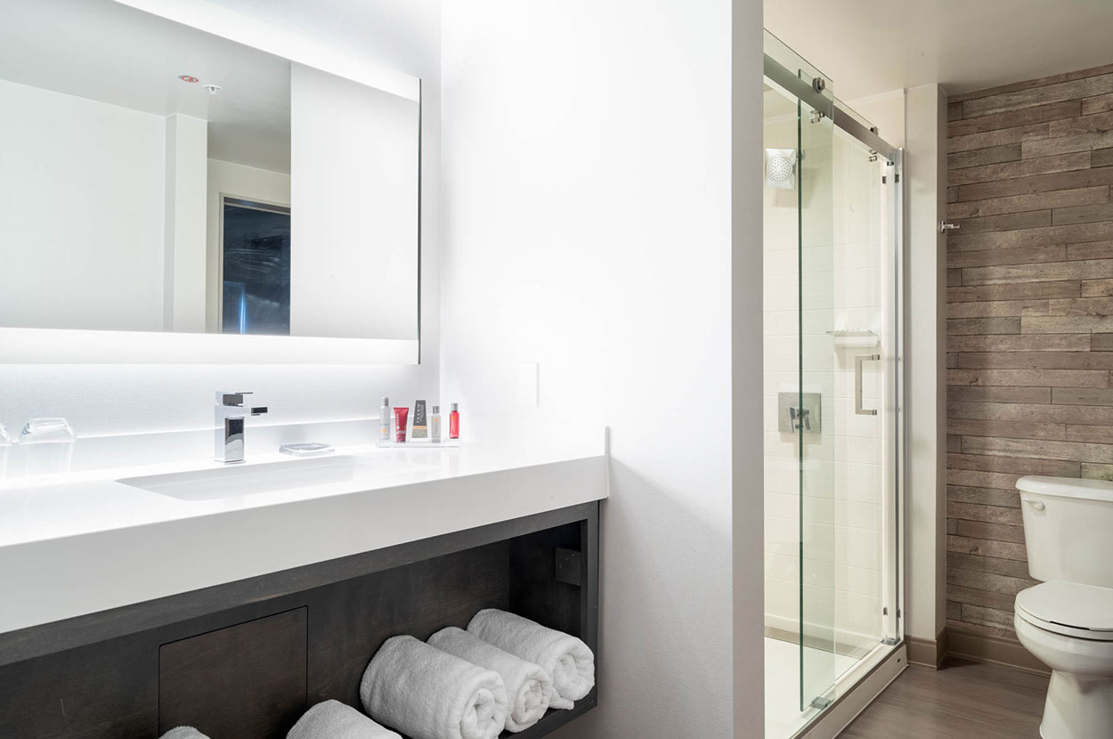 2Mystic_Marriot_bathroom.jpg