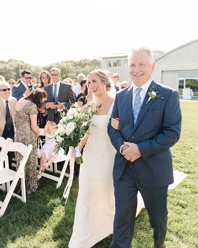 Happy Father's Day! Today on the MMW blog we are celebrating Father's Day with some of our favorite dad wedding moments. Visit the blog (link in bio) to see so many sweet photos! 💕📸