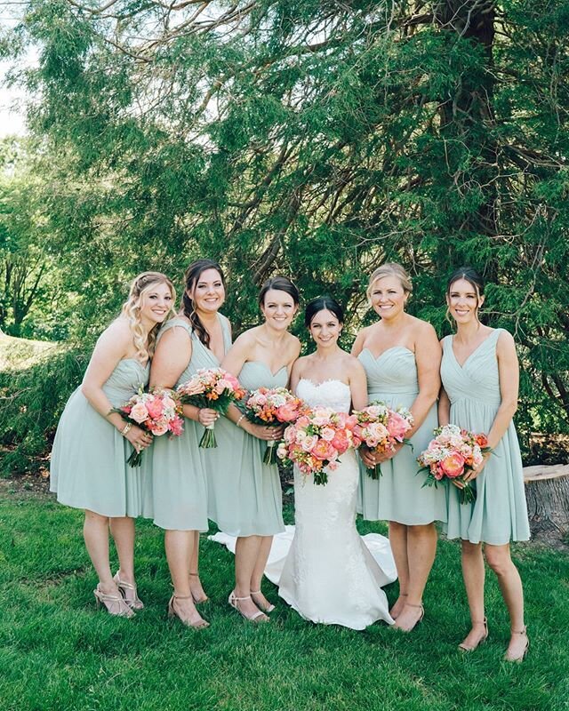 These incredible bouquets were full of coral charm peonies, Malaya Gem cluster roses, snap dragons, lacy white orlaya, and peach hypericum berries - many of which were grown right here in Mystic. 🌿

And how amazing do they look with those sage dress