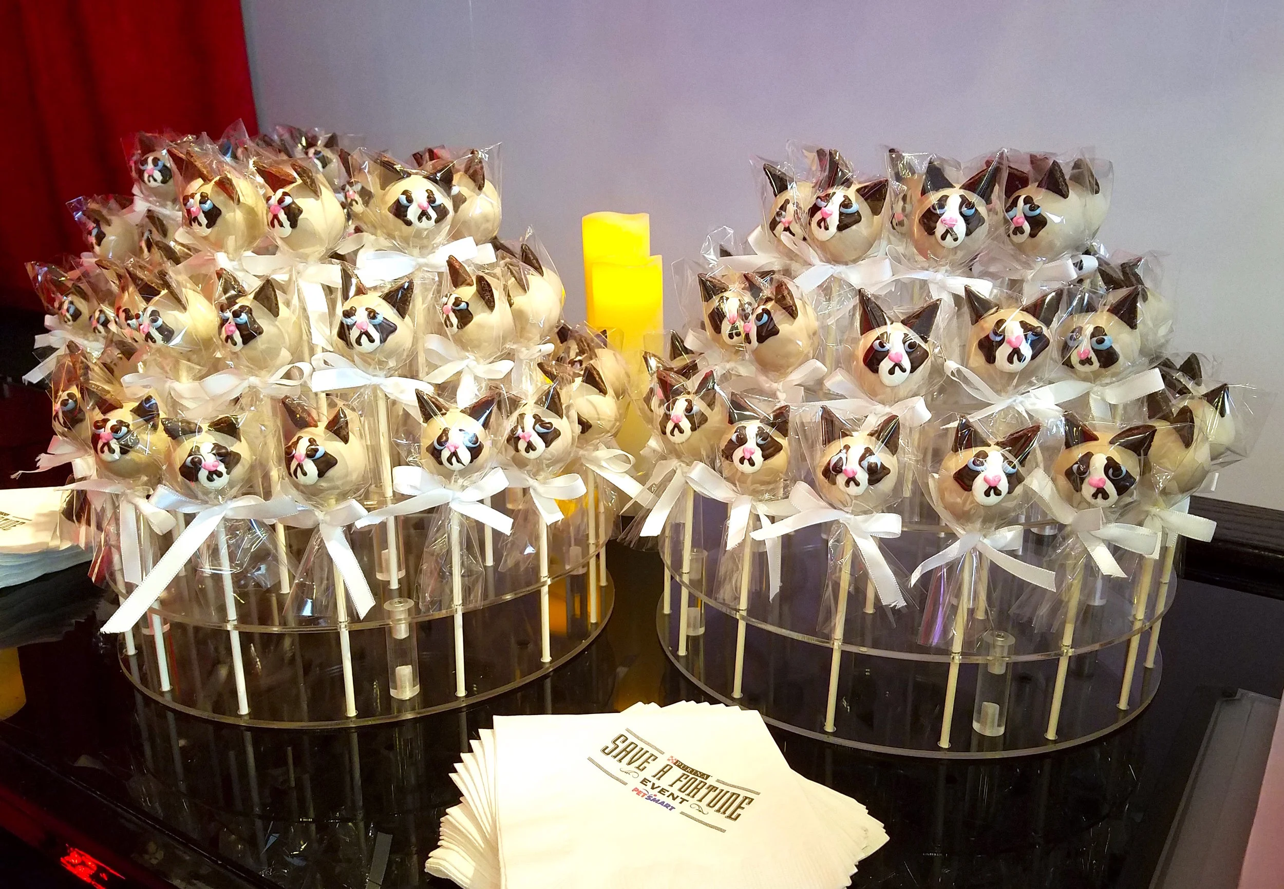 Cake pops // Photo: That Cat Blog