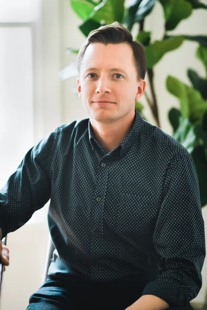 Sean Harmer , Operations Director Sean has over 15 years experience growing technology companies and bring brands to market. In addition to co-founding a multi-million dollar content security firm, he helped launch the US division of an international tech startup, and has managed the national marketing campaigns for commercial and non-profit brands. Sean is a DC tech enthusiast and loves finding the intersections of design and engineering.