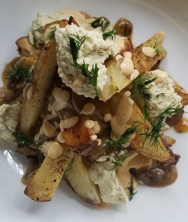 Vegan Poutine! Black pepper potato wedges, mushroom gravy, cashew cheese, almond ricotta and fresh dill! This is a BIG WIN!  Inspired by: @modernlovebrooklyn 
Potatoes:
Boil a pot of salted water. Preheat oven to 425. Cut potatoes into wedges. Add to