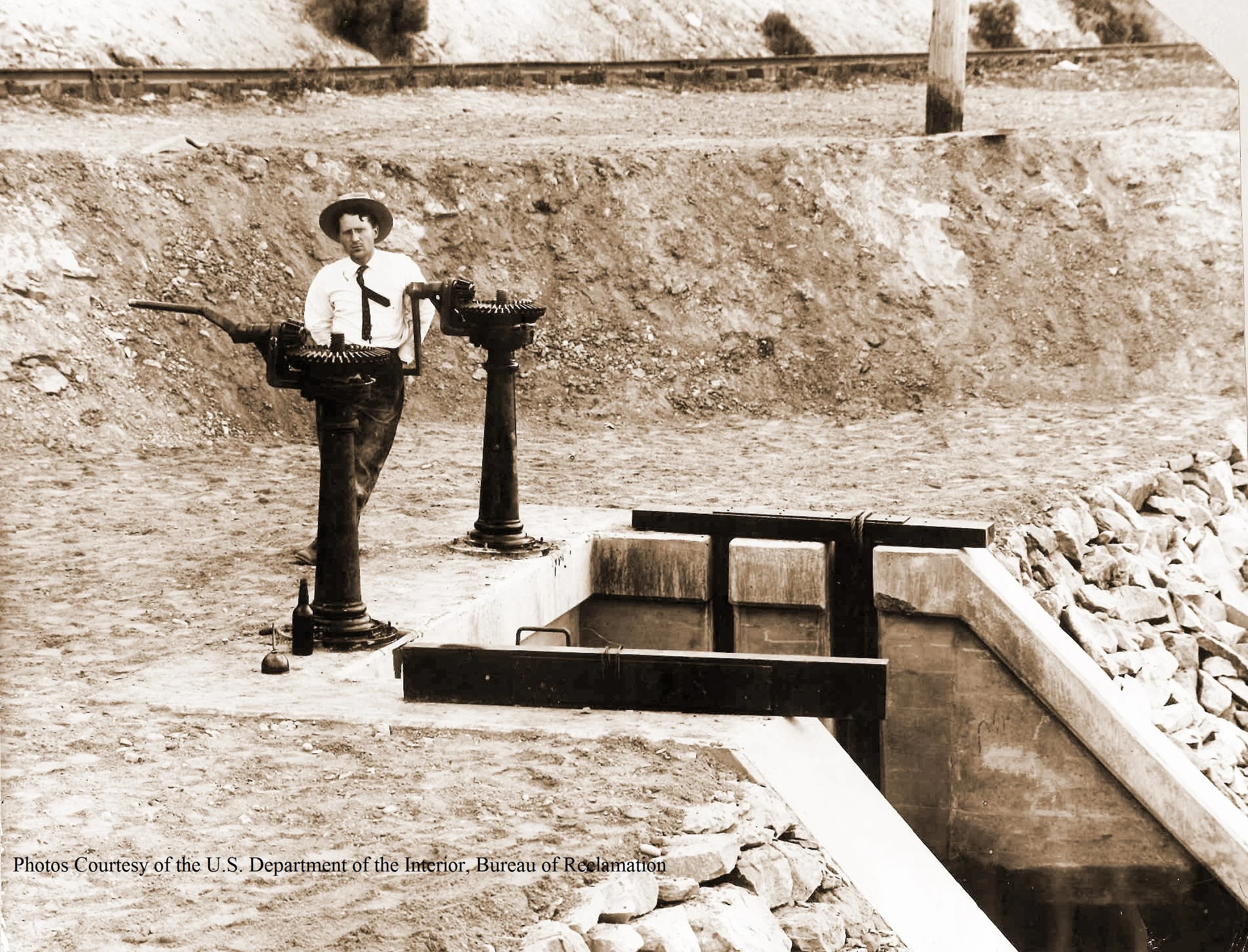 1907-06-25 Huntley Project Head gates U C..jpg