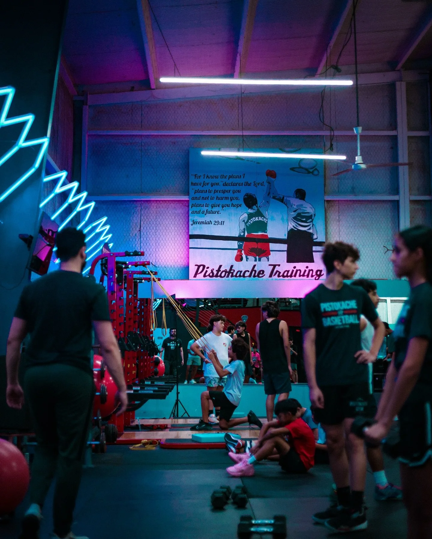 ⚔️Our Strength & Conditioning sessions are for athletes 8-18 years old
👉 We work with athletes of all sports and backgrounds 
Each session is designed to help them become faster, stronger, more athletic, and 10x more confident 
💪 Tap the lin