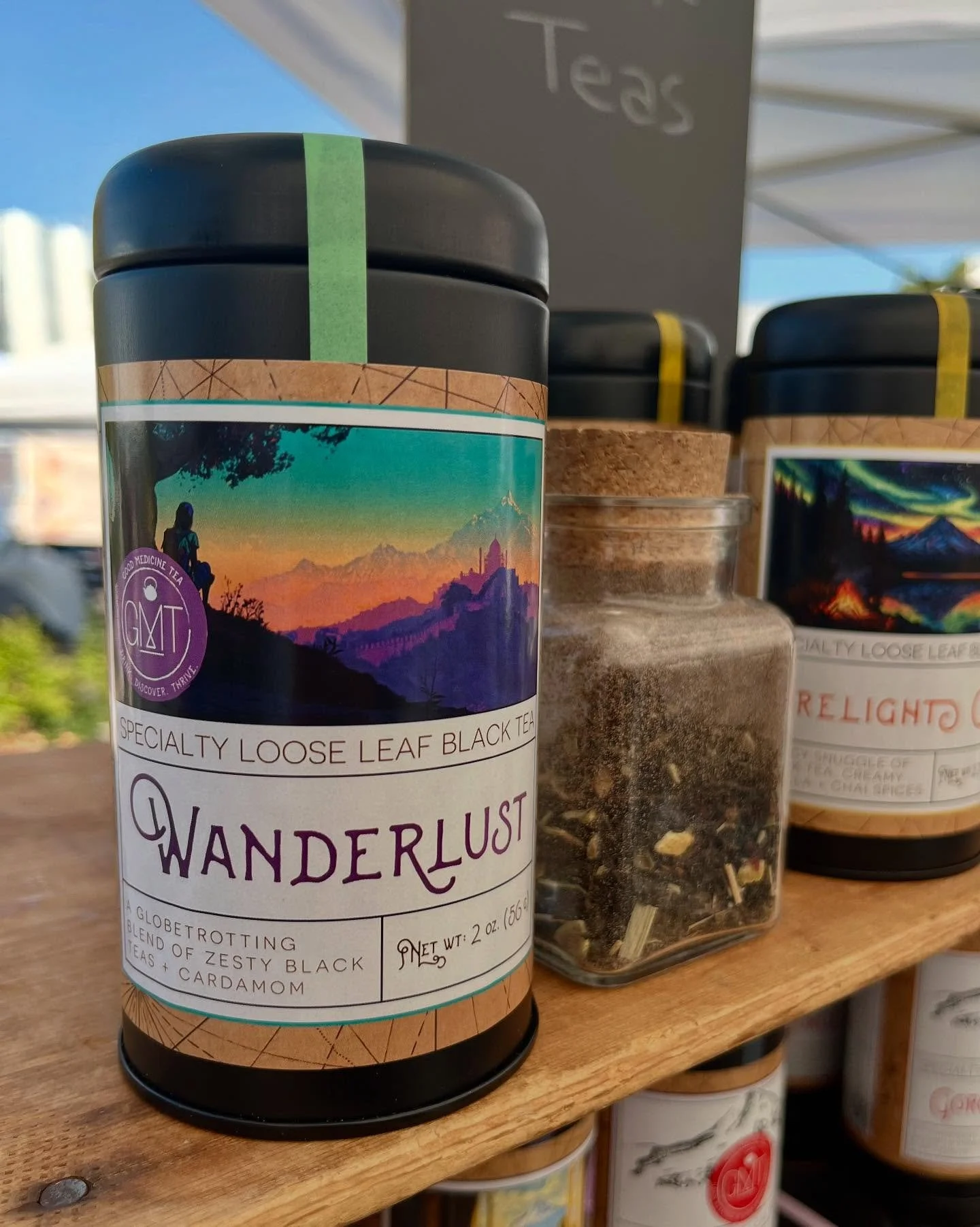 Wanderlust at the @hoodriverfarmersmarket today! ⁣
⁣
#wanderlust #smokey #tea #cardamom #caravantea #blacktea #hoodriver #whitesalmonwa #columbiarivergorge #drinkdiscoverthrive #goodmedicinetea