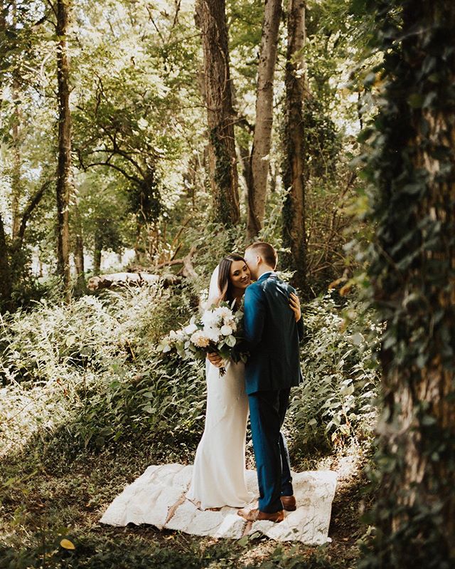 Still not over this lil elopement🌿 Also, how cute is the geotag for East Nashville?! I&rsquo;ve always thought that was the sweetest thing.