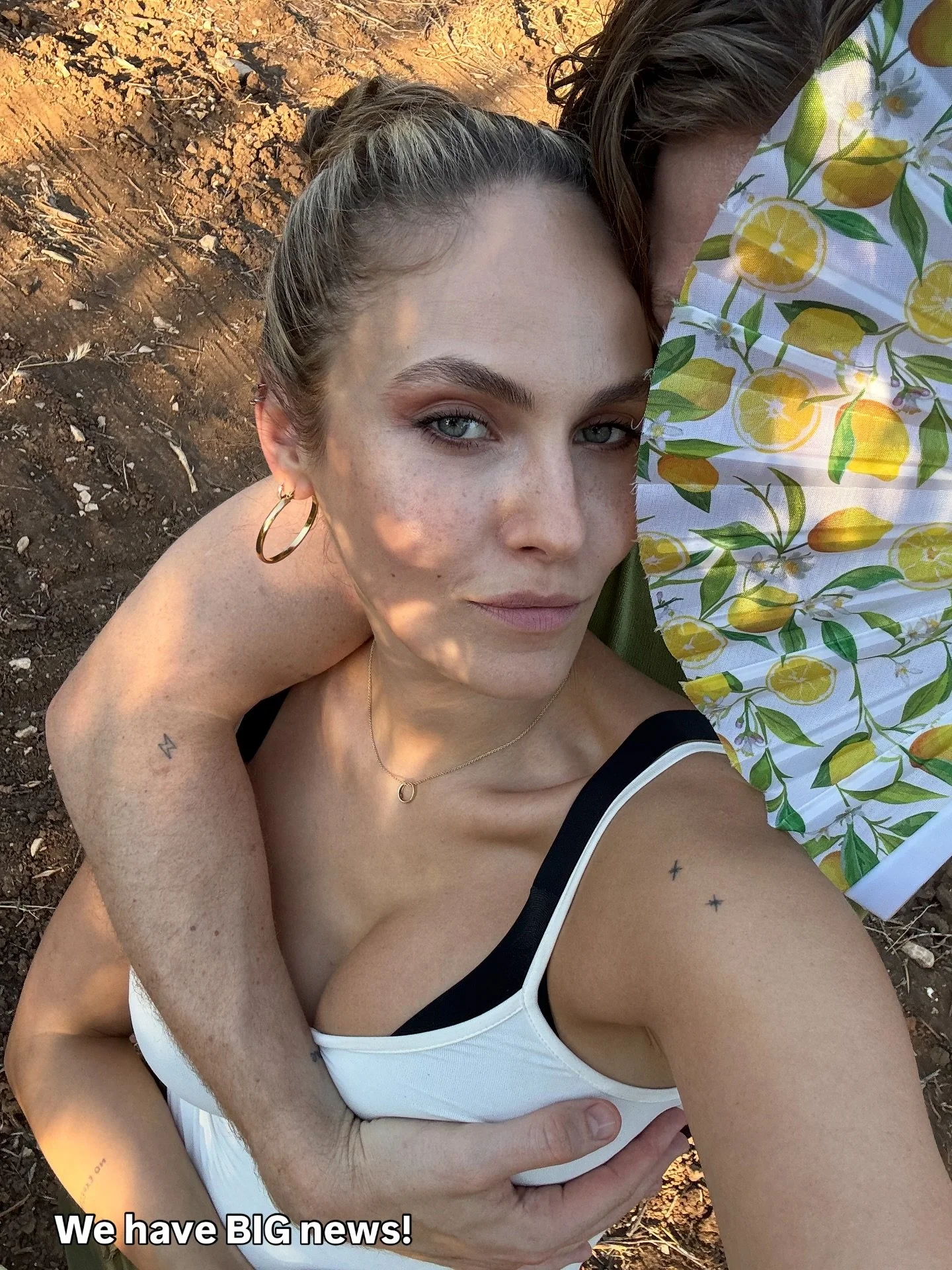 💥 BABES I got BIG news: Ich habe beschlossen mit meinem Partner eine Brand aufzubauen! Wir sind durch ganz Europa gereist, um die besten Produkte für euch zu finden! 😍🤞🏼Wir wissen, dass es ein großer Schritt ist, aber nach 10 Jahren in