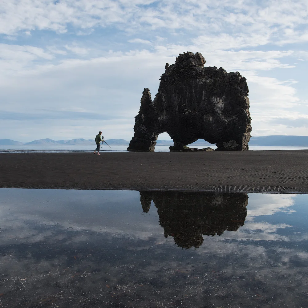 PHOTOGRAPHER ON BEACH ICELAND2.1000PX.jpg