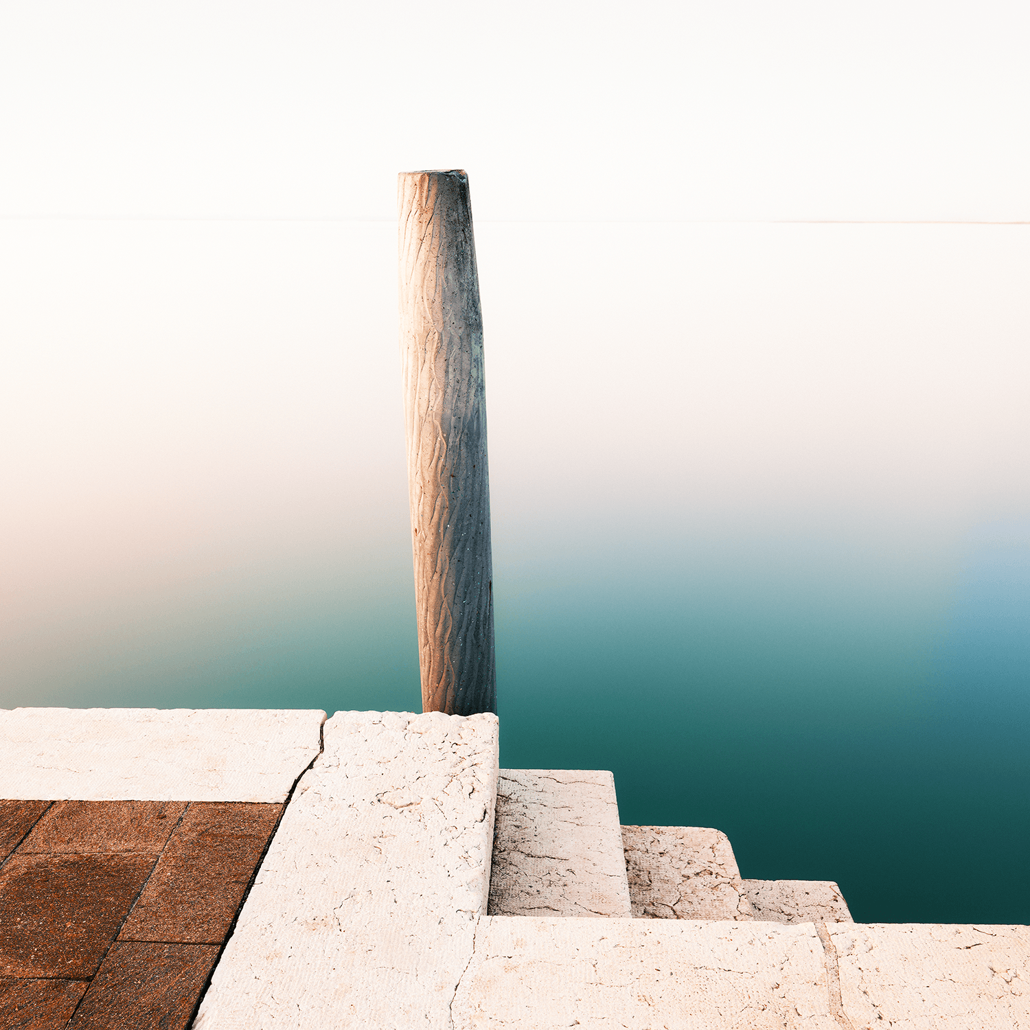 venezia-minimal-post-steps-water.png