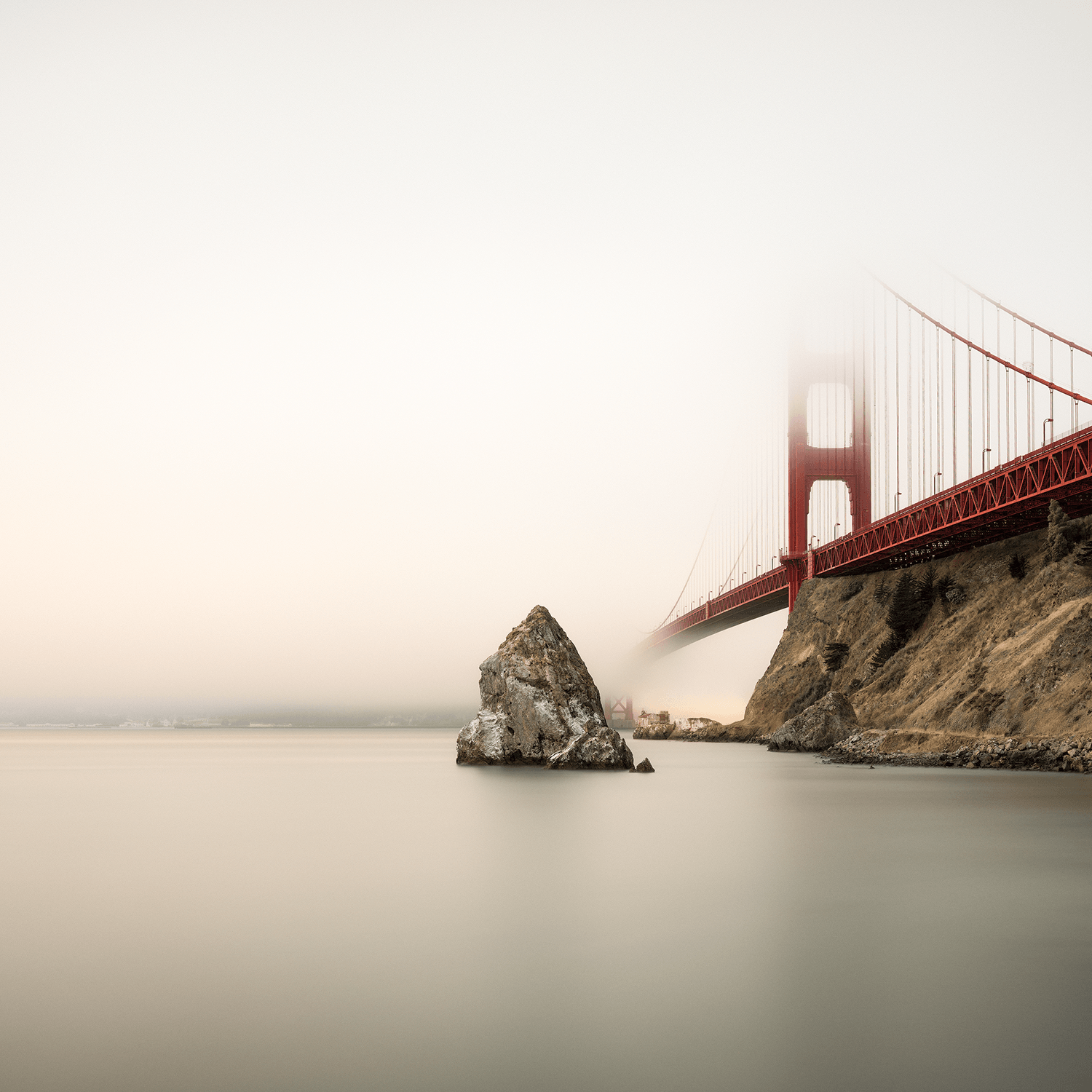 golden-gate-bridge-in-fog-soft-waters.png