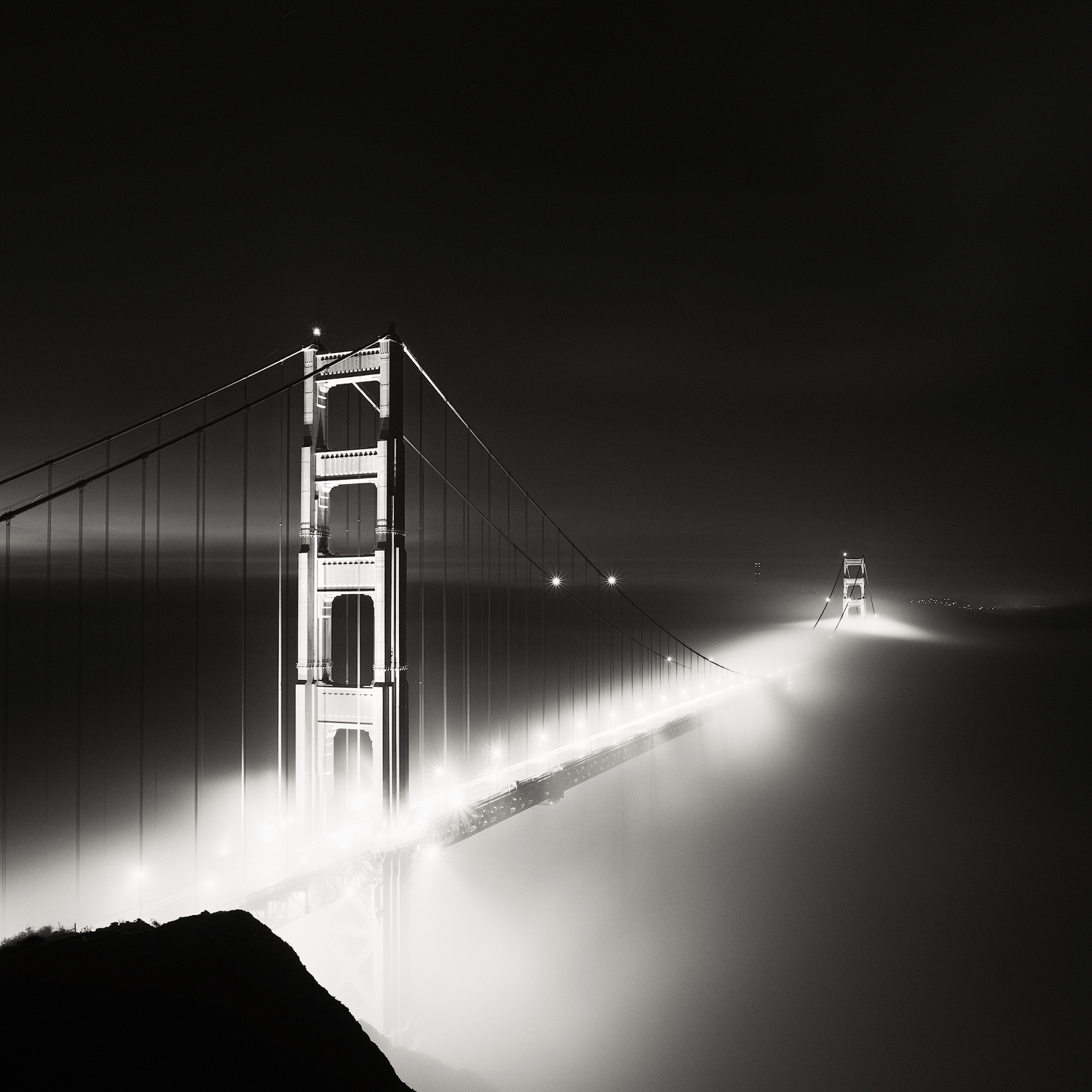 metropolis-golden-gate-bridge-night-fog.png