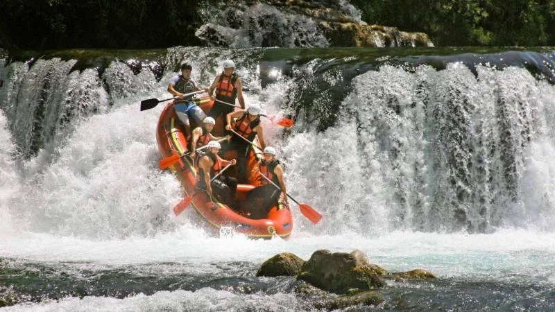 river_raft.jpg