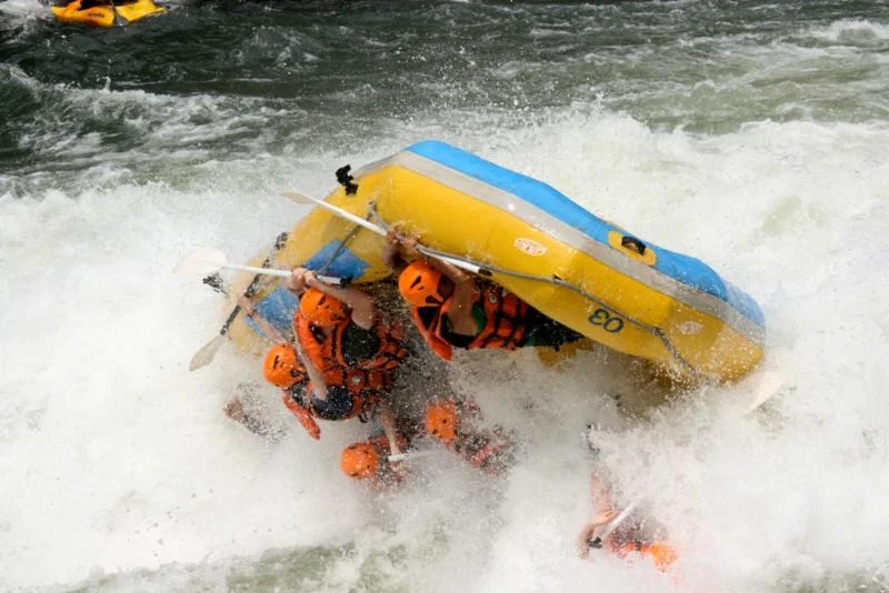 Whitewater_04_raft_river_rafting.jpg