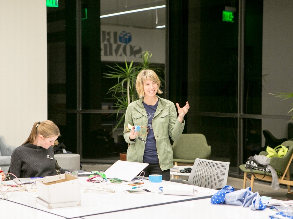 Co-presenting sensory data tools @ Feminist.AI Workshop