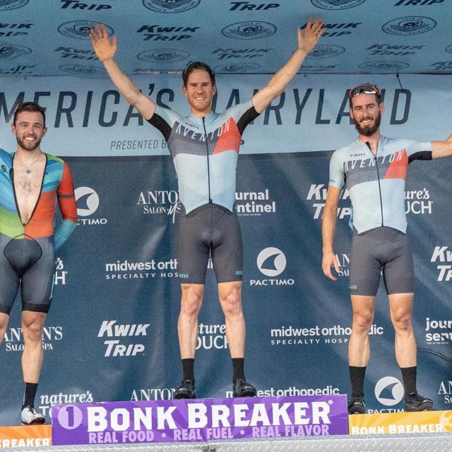 @daveonbike 1st and @chiappuchi 3rd at the @fyxation Crit last night. Looking forward to racing tonight !  Thanks @aventonbikes @irwincycling @marquecycling @girocycling @orangesealed  @rokacycling #fixedgear #fixie #fixedcrit #cycling #tourofamerica