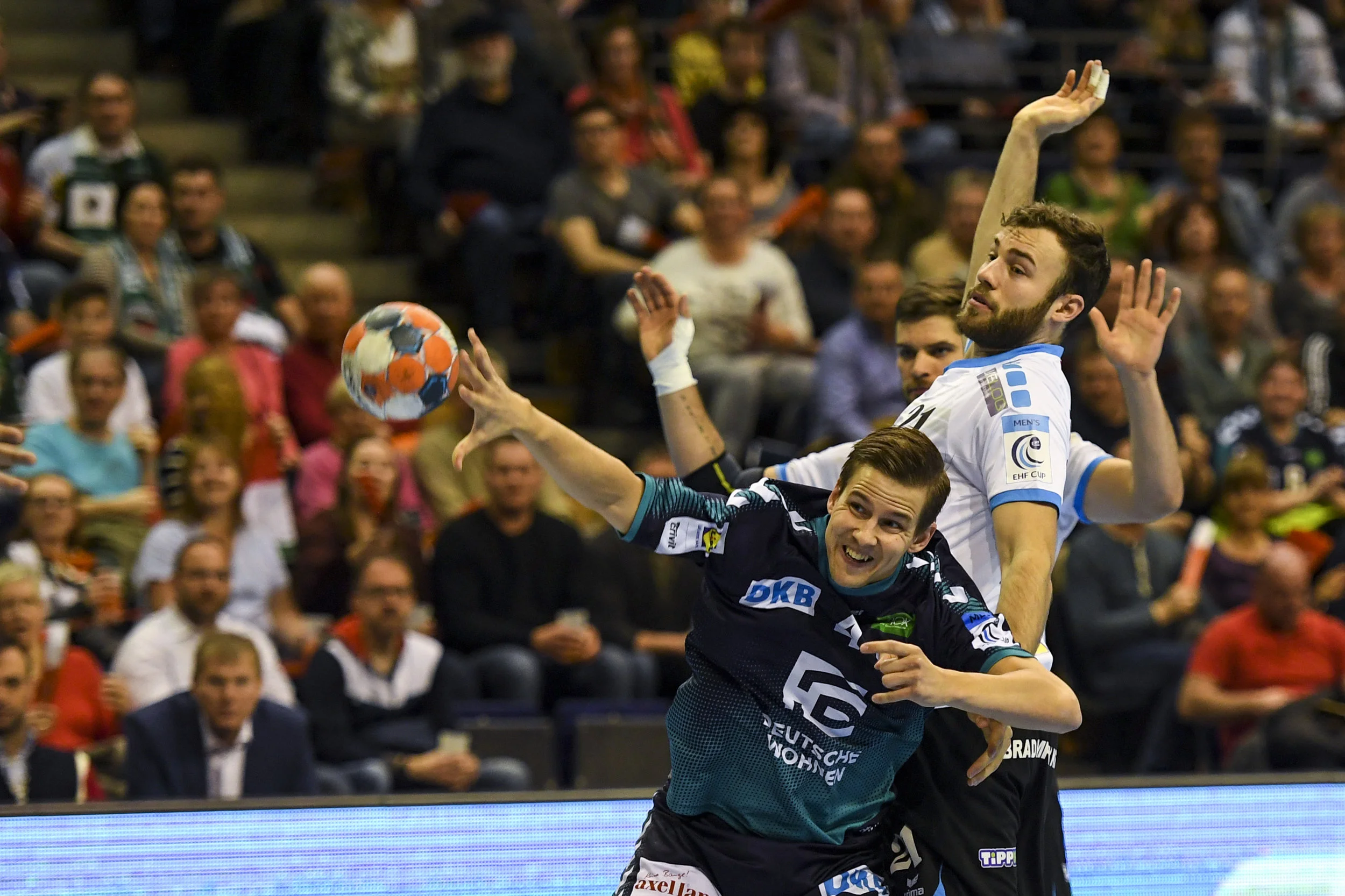 310319ALBFUCBAL002.JPG