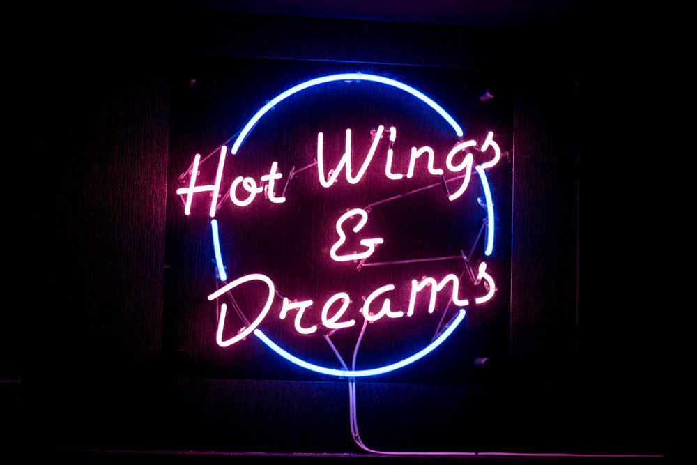 Hot-Wings-_-Dreams-Neon-At-Jack-Rose.jpg