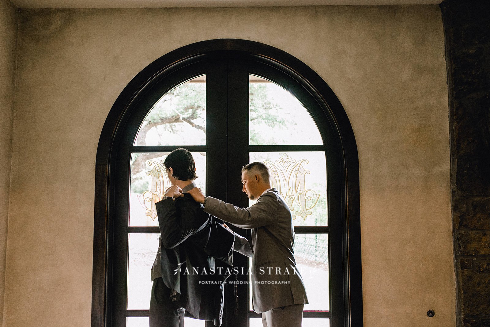  groom and groomsmen getting ready for the wedding 