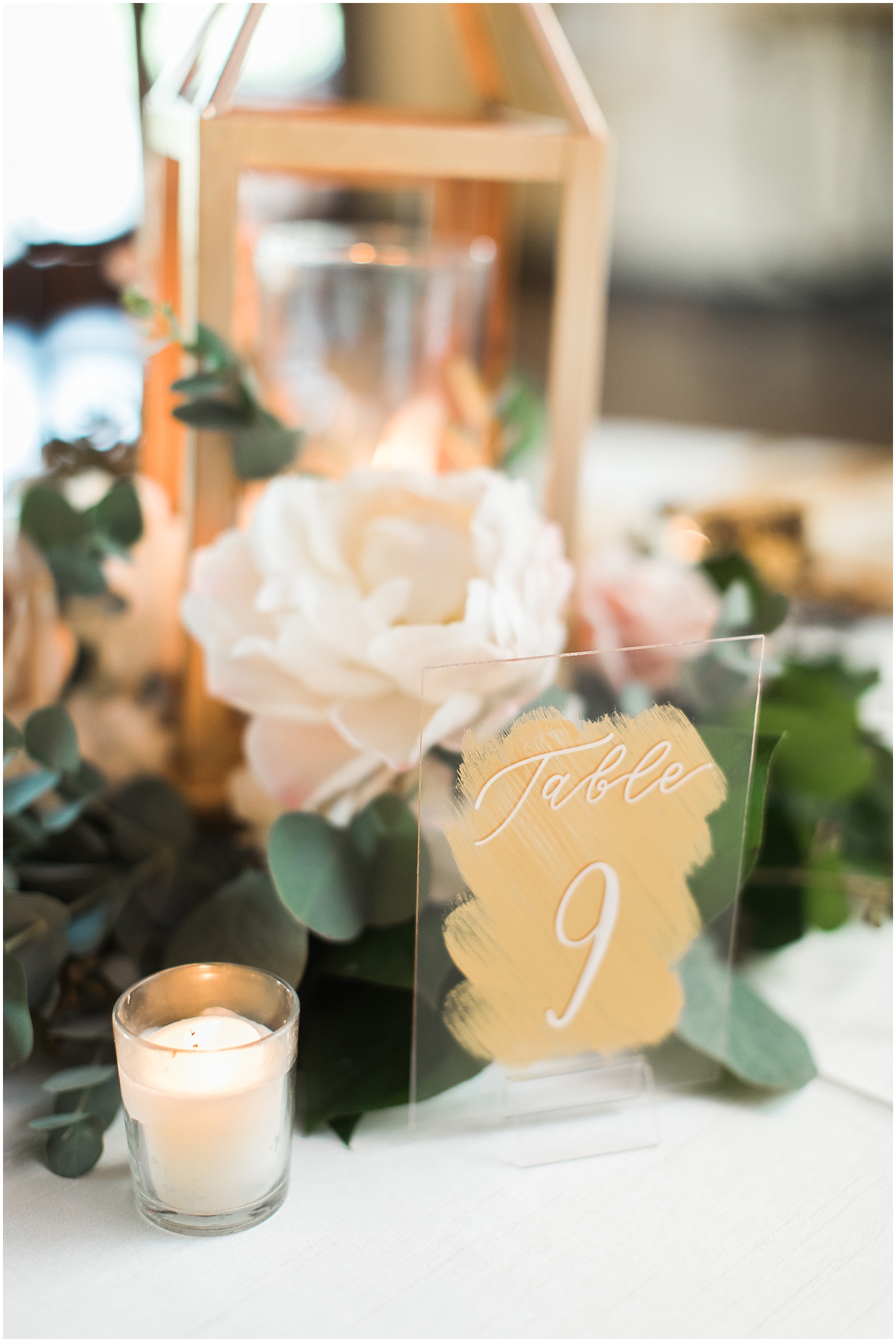  Gold lantern and table sign  