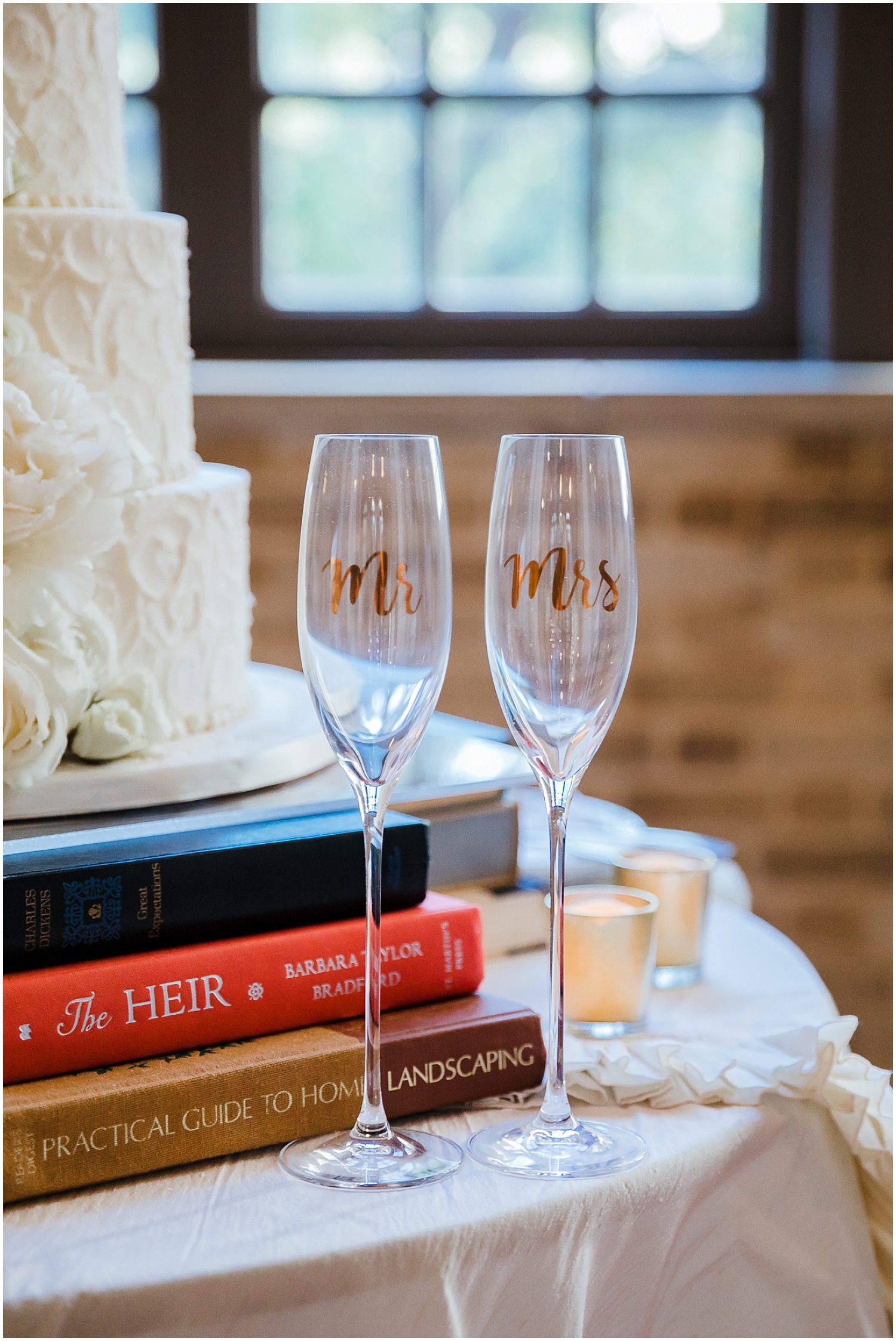  champagne glasses for the bride and groom 