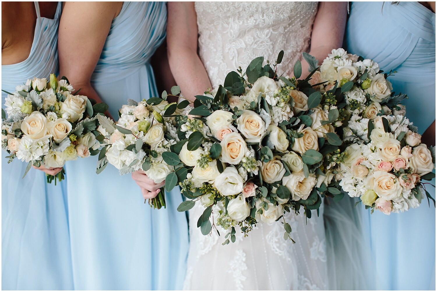  bride and bridesmaids wedding bouquets 