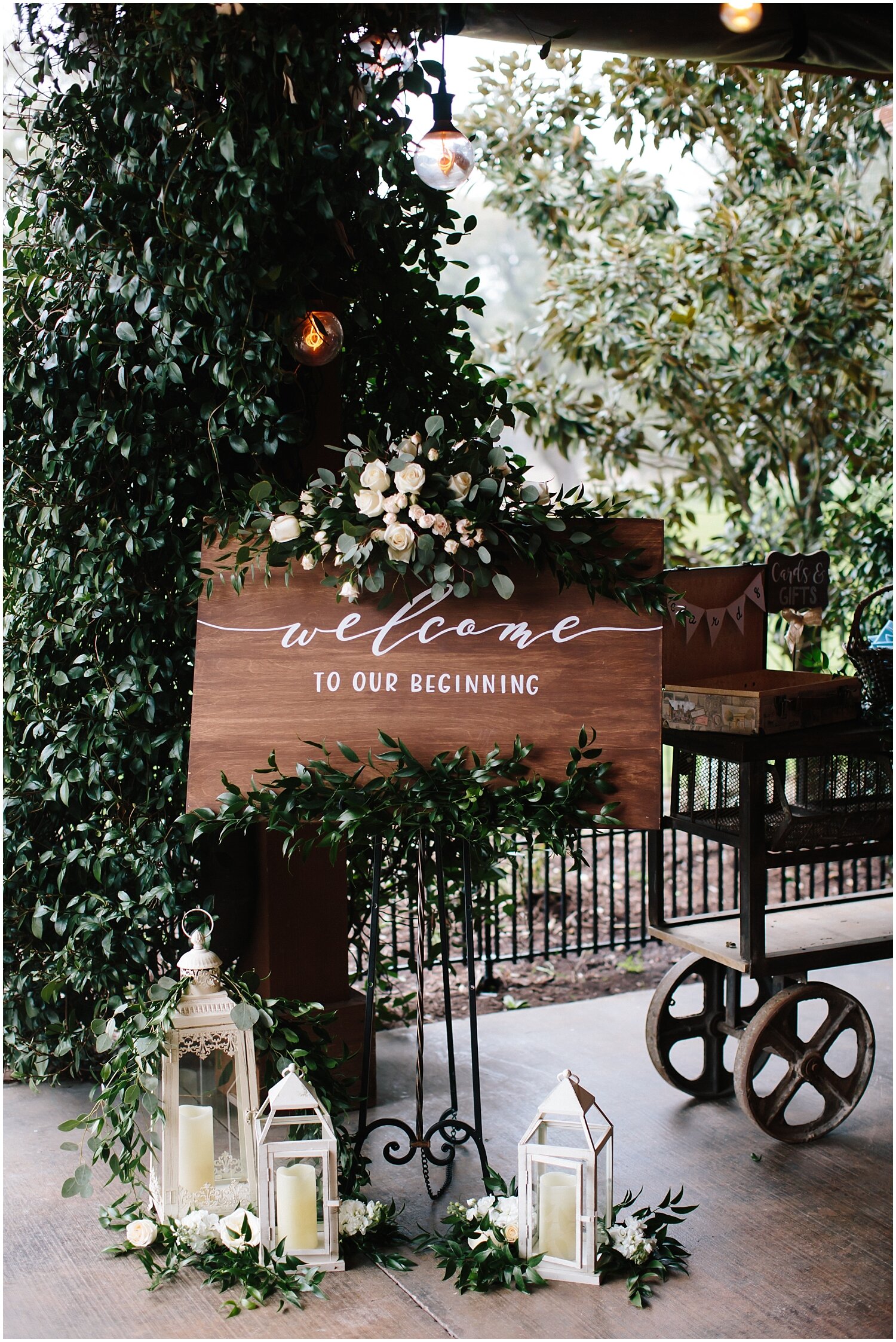  Wooden welcome sign for wedding 