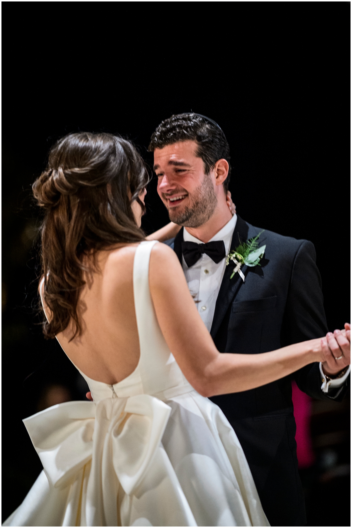  bride and groom’s first dance 