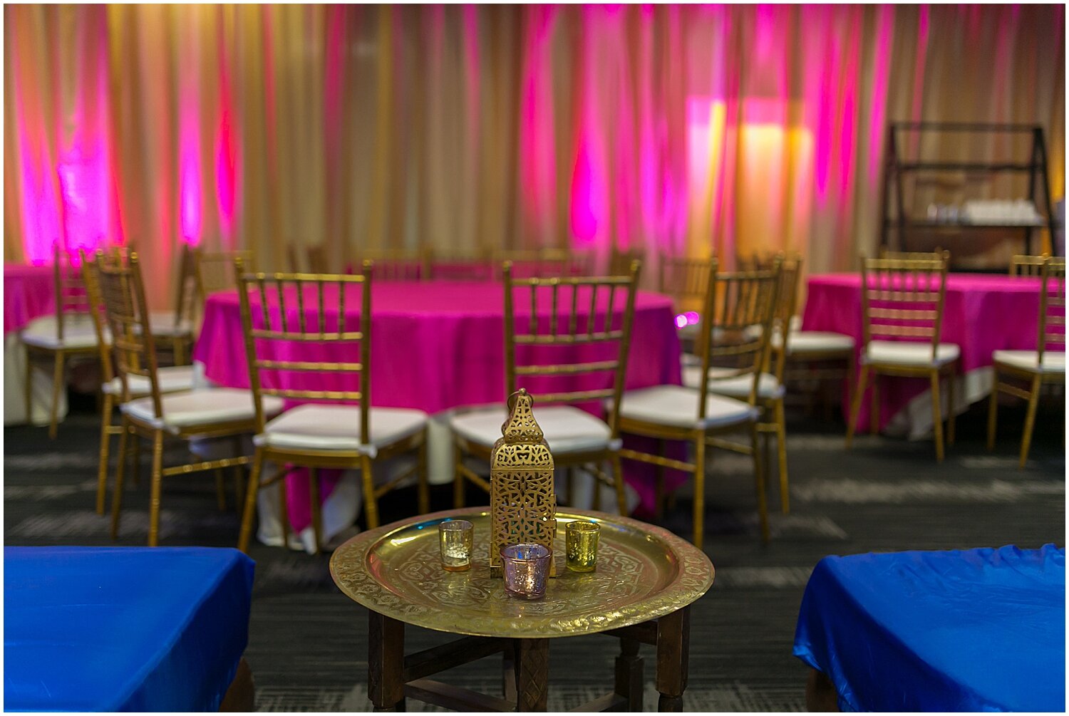  Pink linen for wedding tables with gold decor 