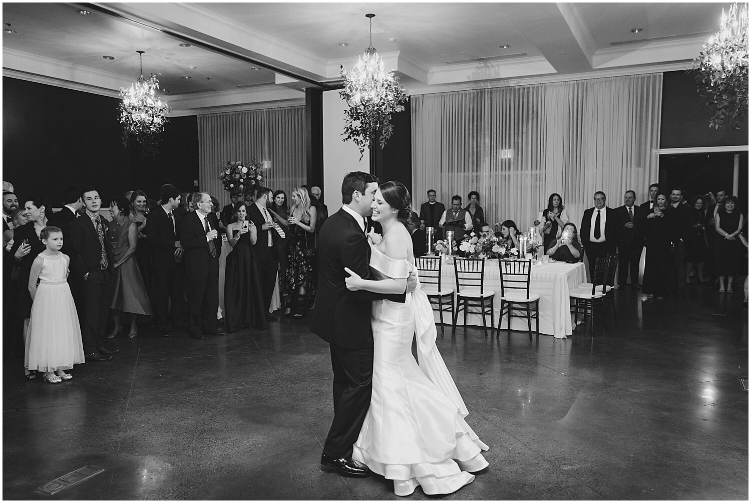  bride and groom’s first dance 