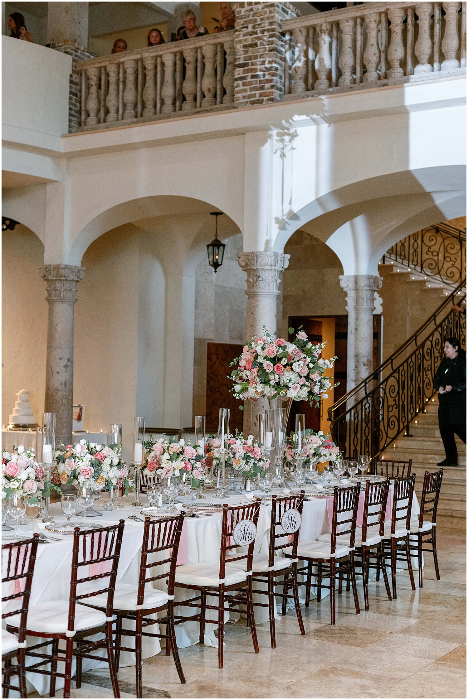  Head table setting for wedding reception 