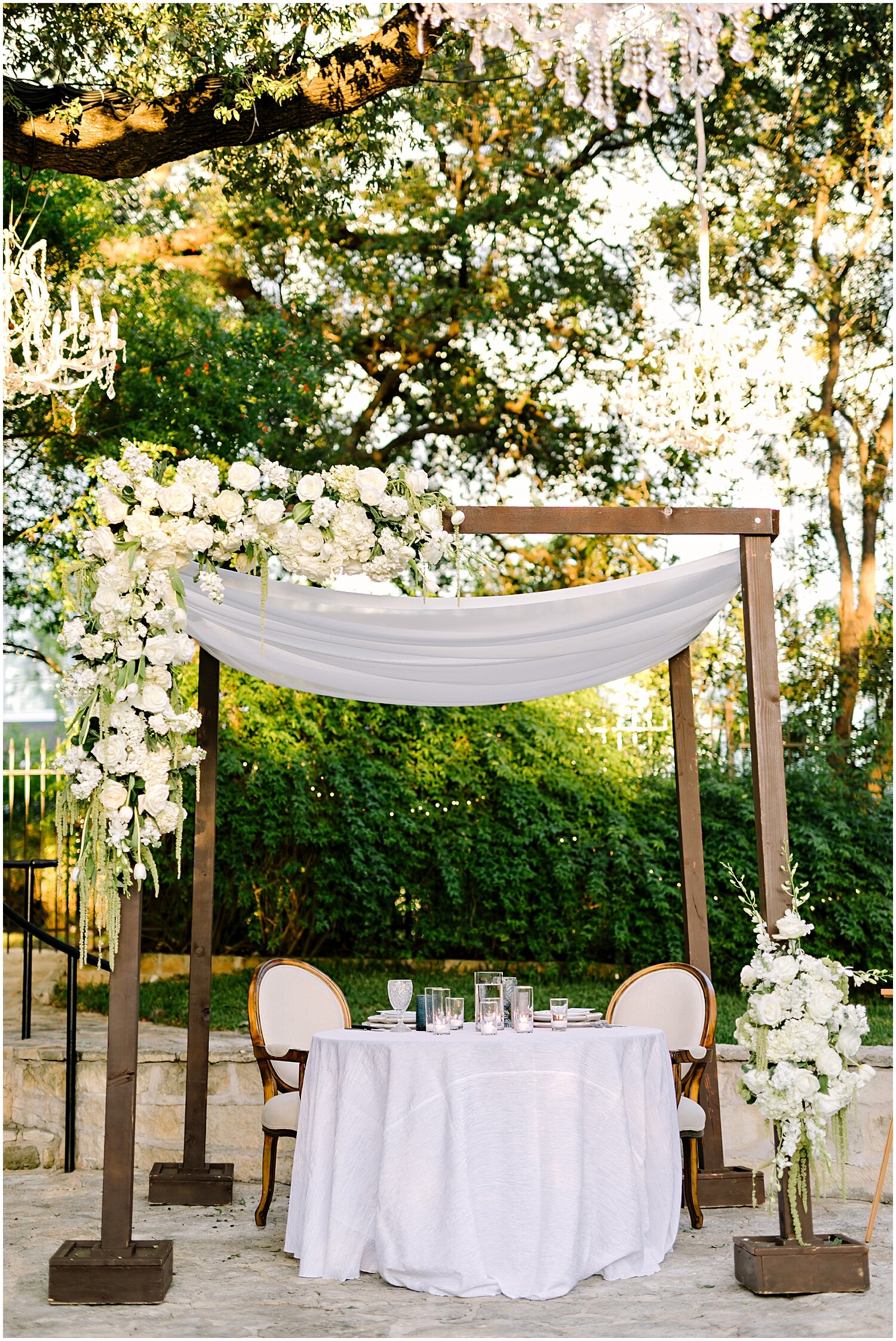  bride and groom’s sweetheart table 