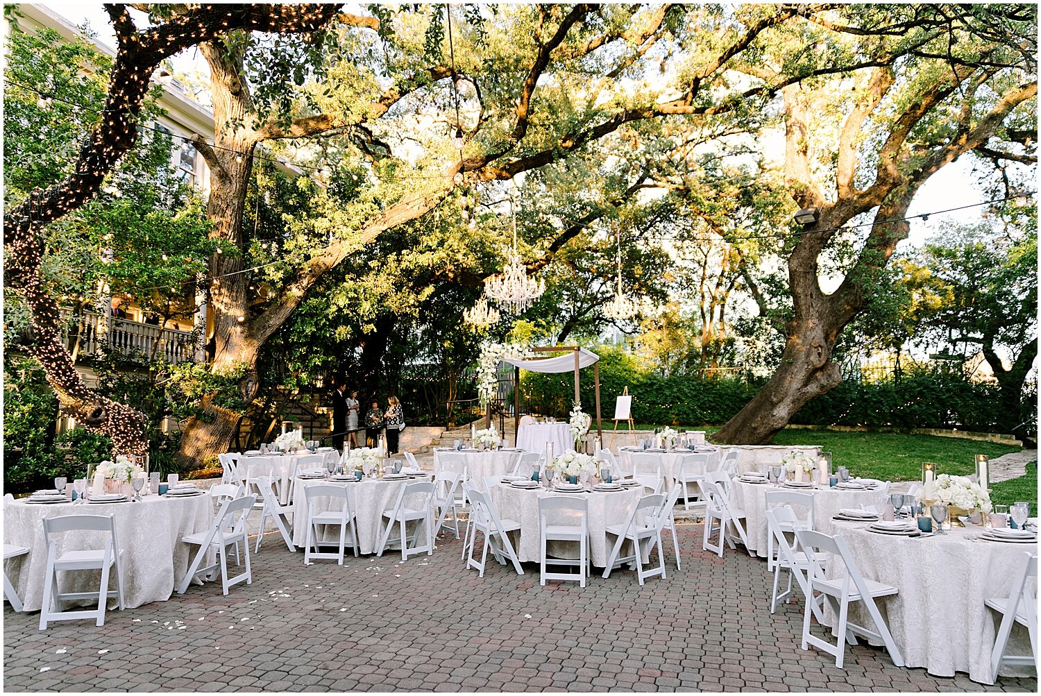  Outdoor wedding reception  