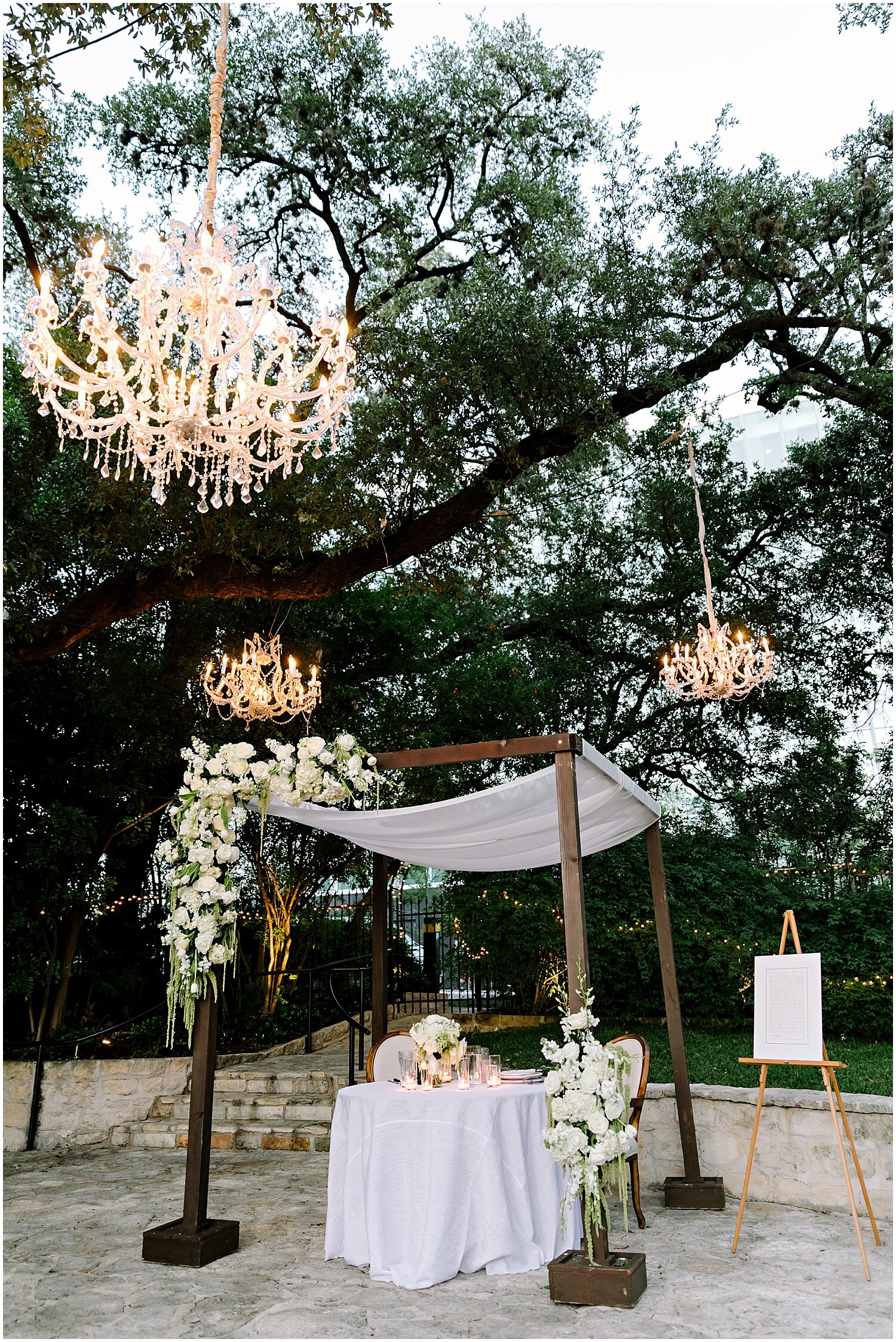  bride and groom’s sweetheart table 