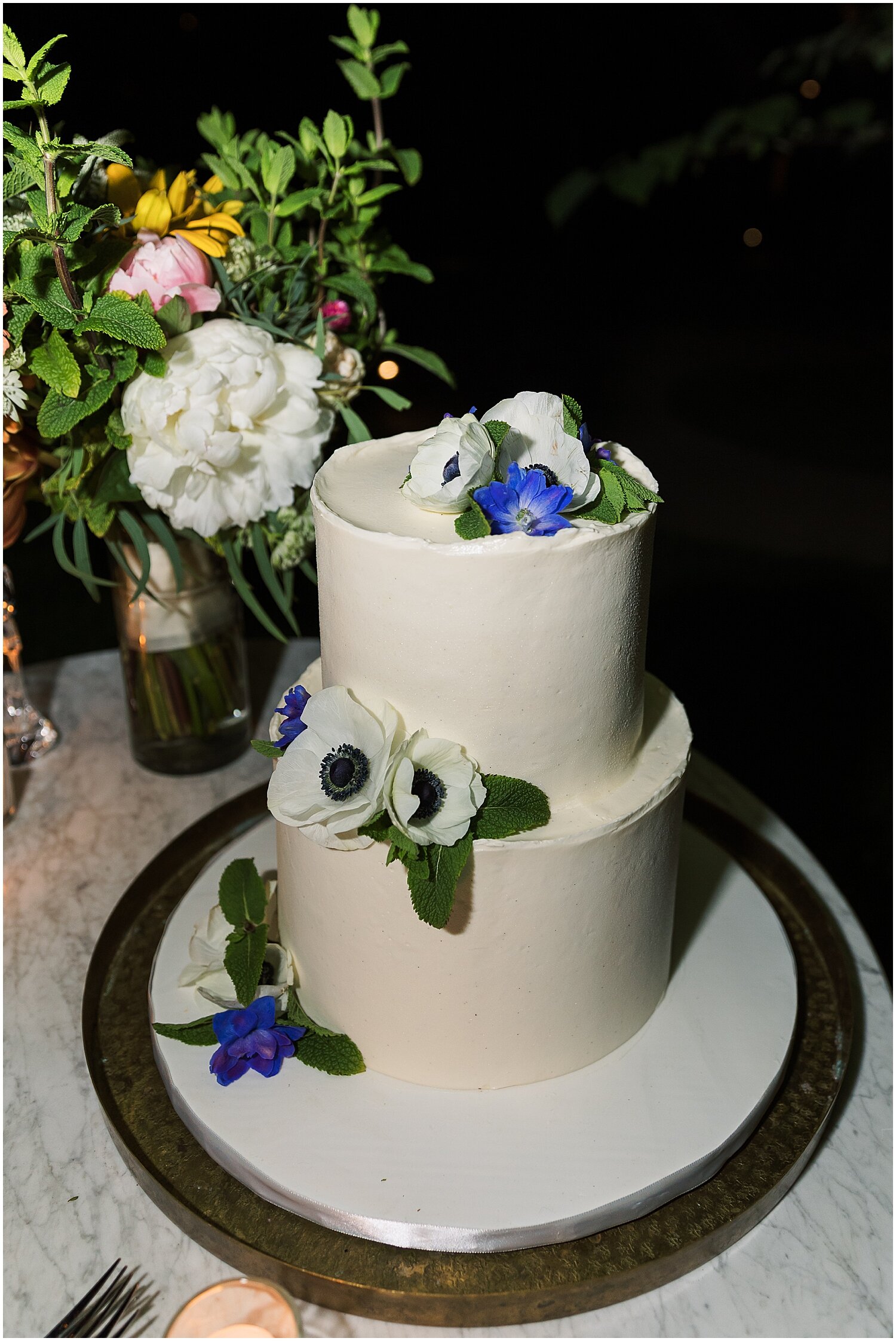  white wedding cake  