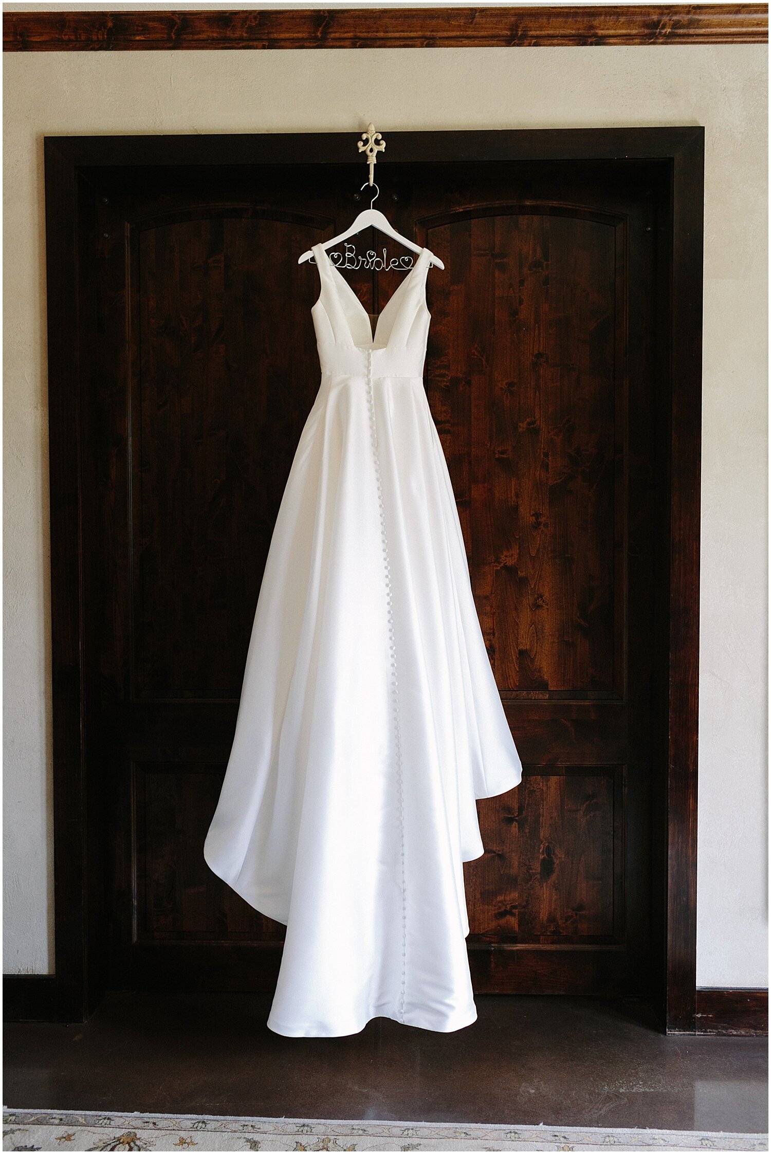  bride’s wedding dress 