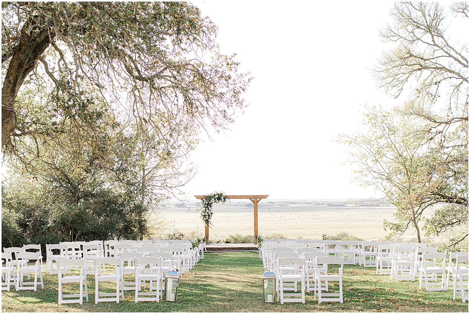  Outdoor wedding ceremony in Mansion at Colovisita 