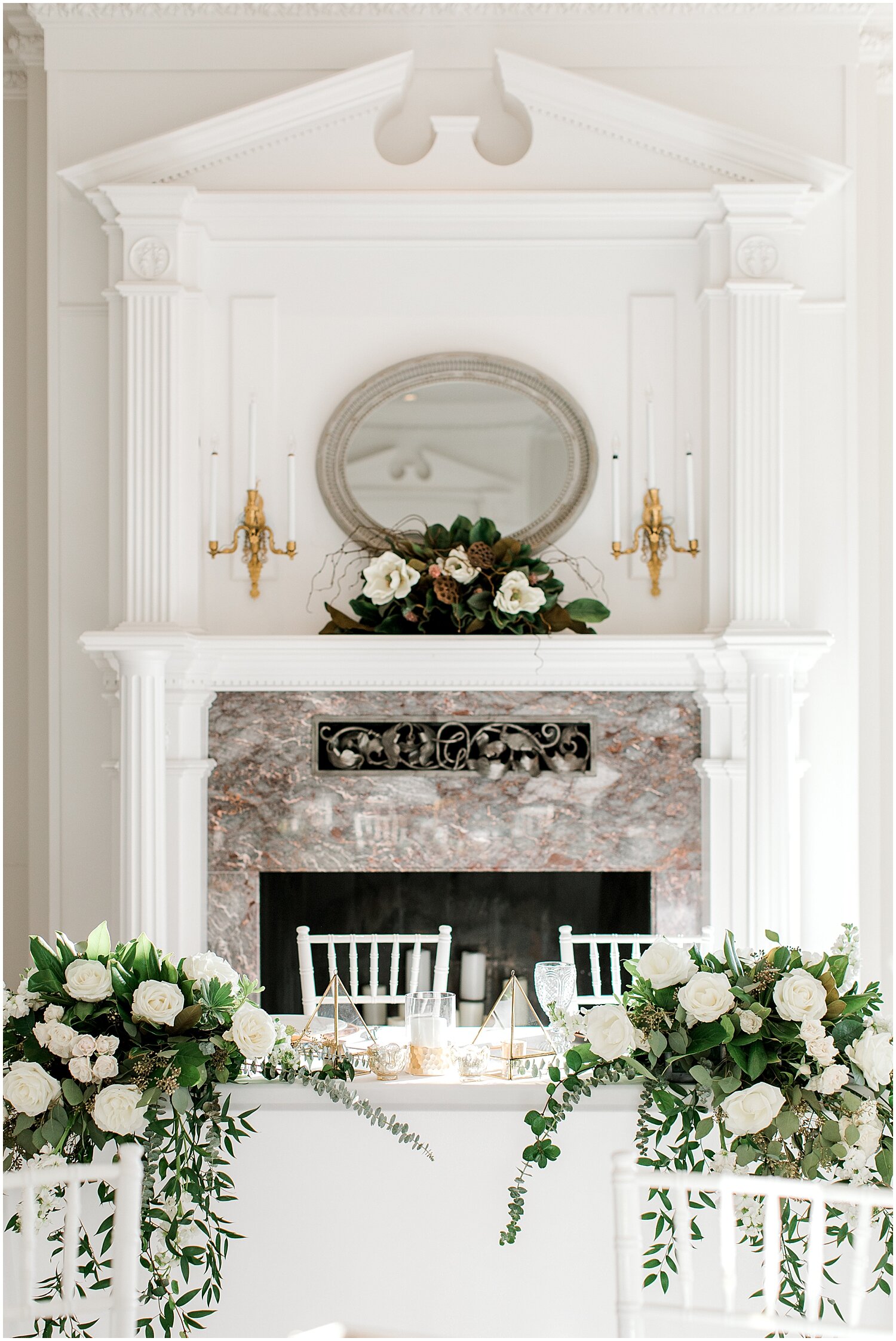  sweetheart table for the bride and groom 